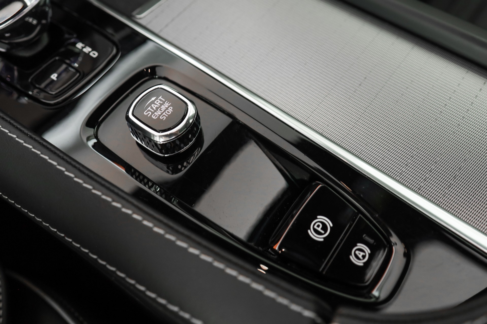 VOLVO XC90 T8 eAWD PluginHybrid Plus Bright Geartronic-image-17