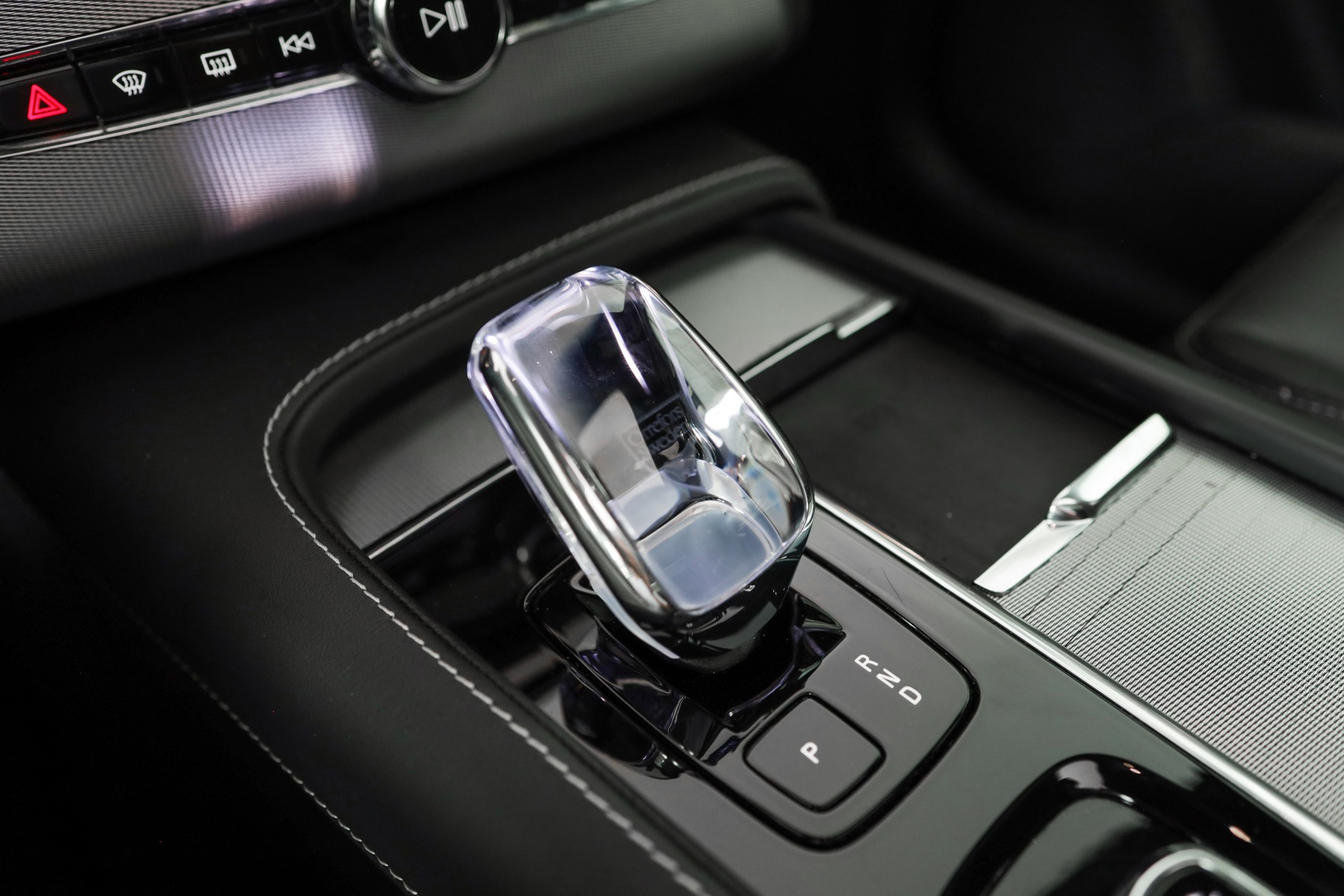VOLVO XC90 T8 eAWD PluginHybrid Plus Bright Geartronic-image-16