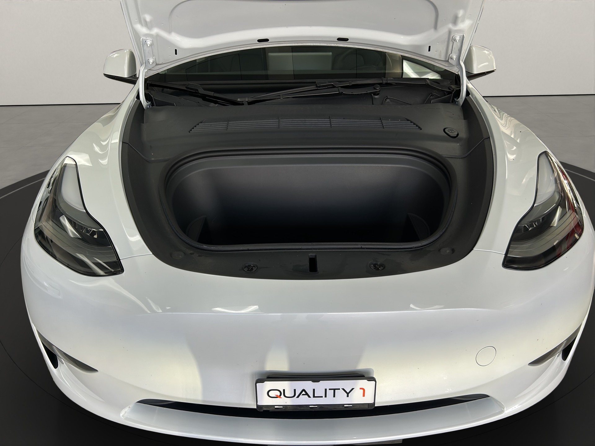 TESLA Model Y Long Range-image-9