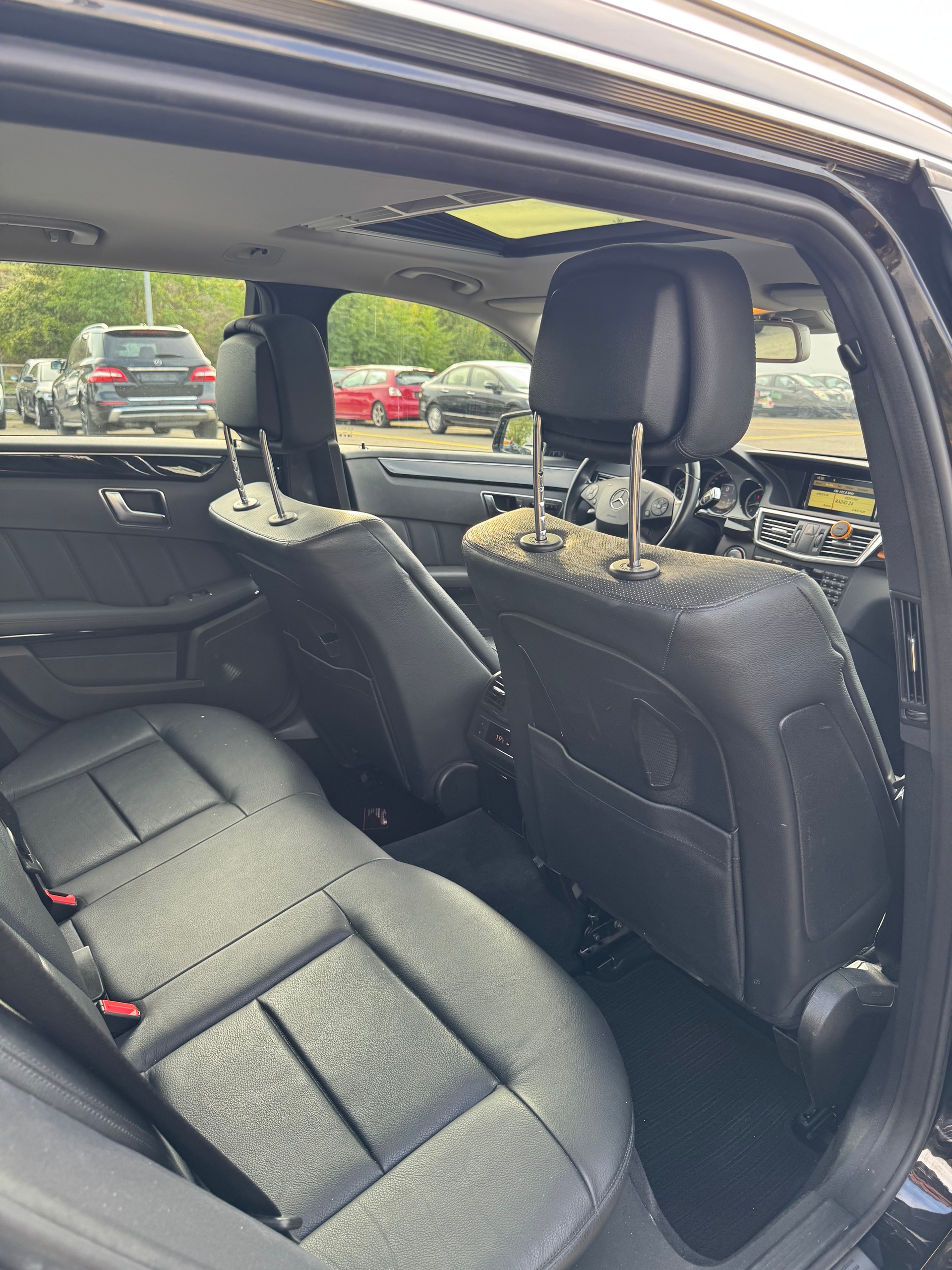 MERCEDES-BENZ E 350 CDI BlueEff. Avantgarde 4Matic 7G-Tronic-image-9