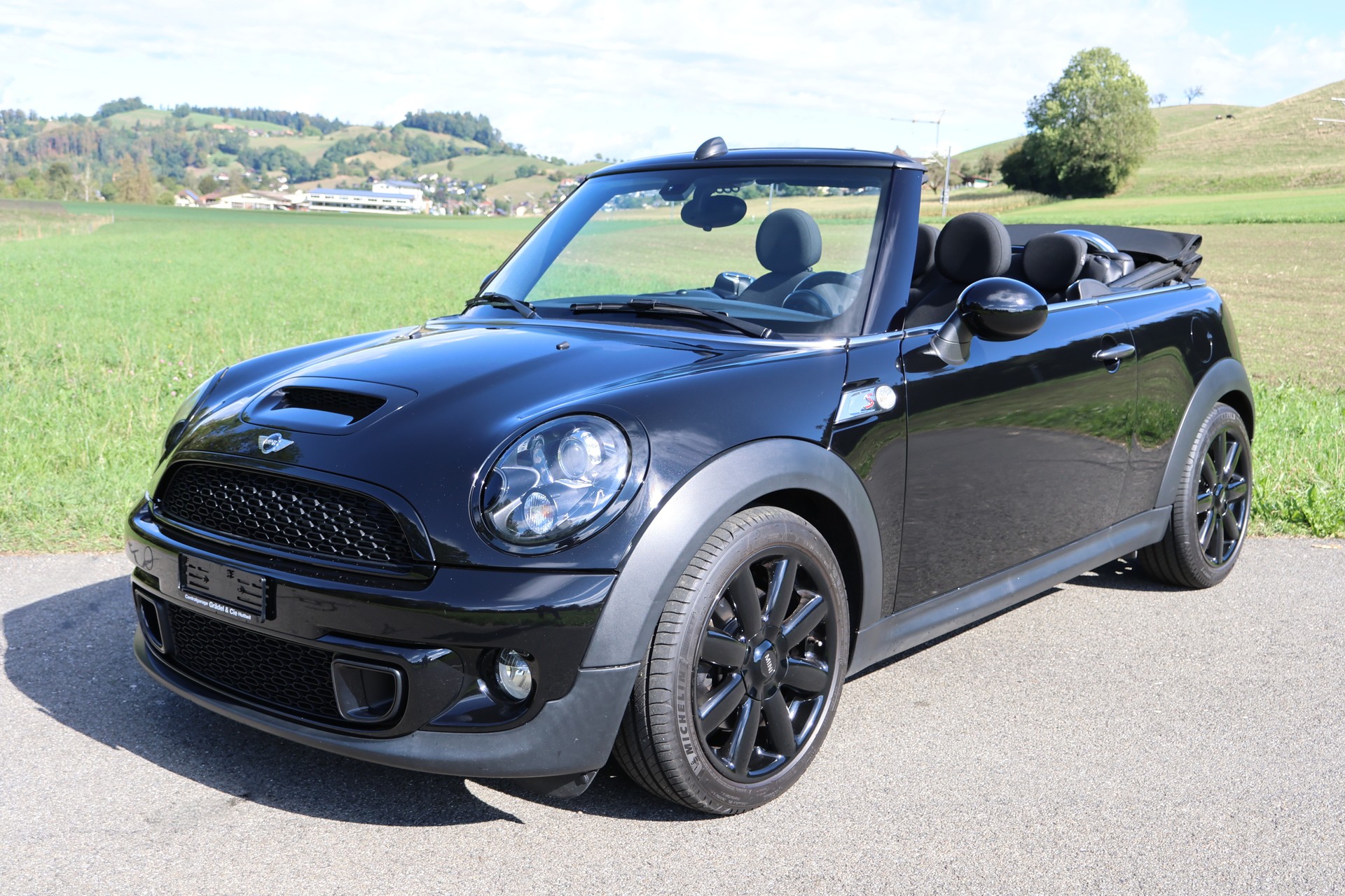 MINI Cooper S Cabriolet All Black-image-0