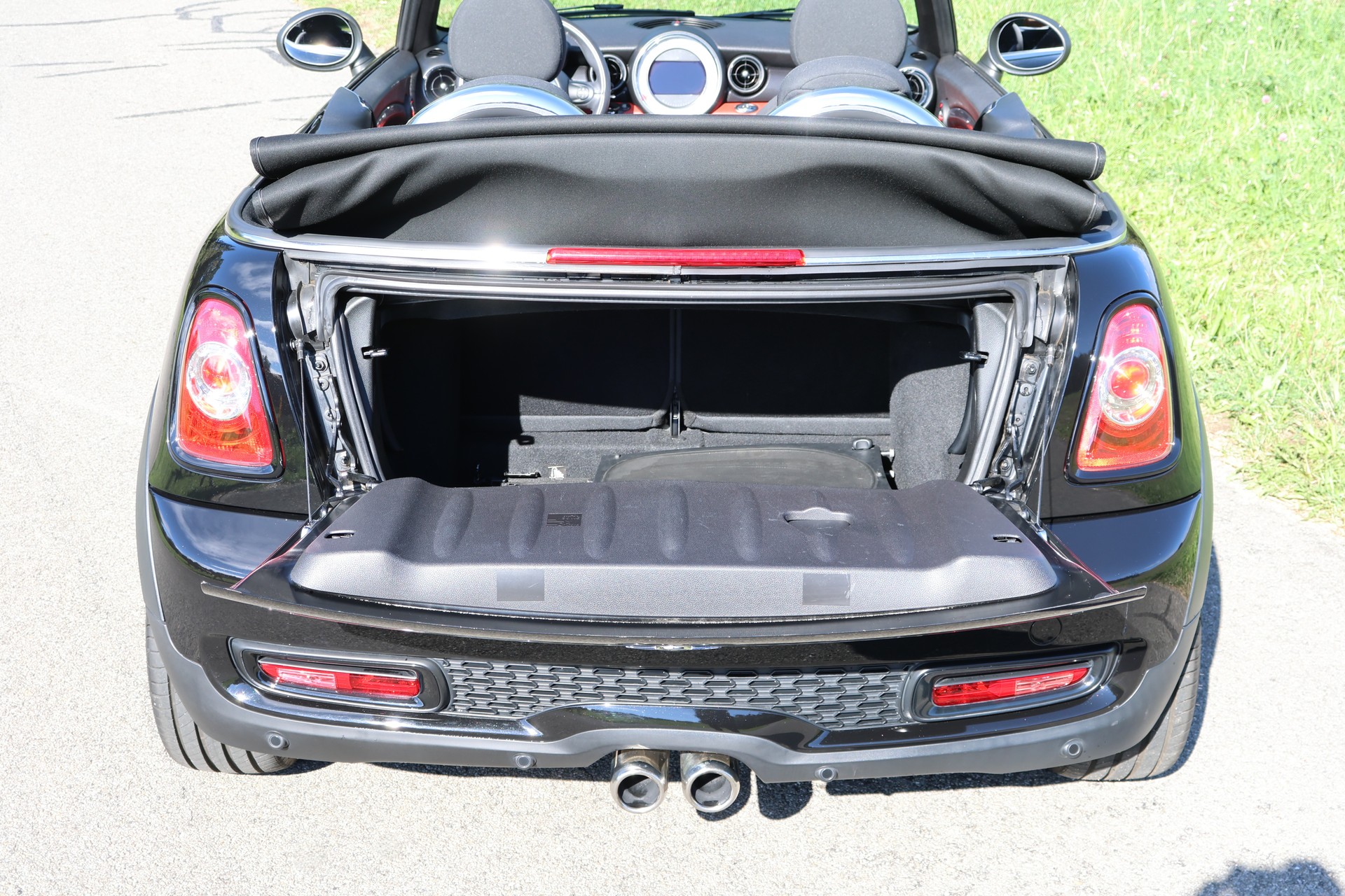 MINI Cooper S Cabriolet All Black-image-13