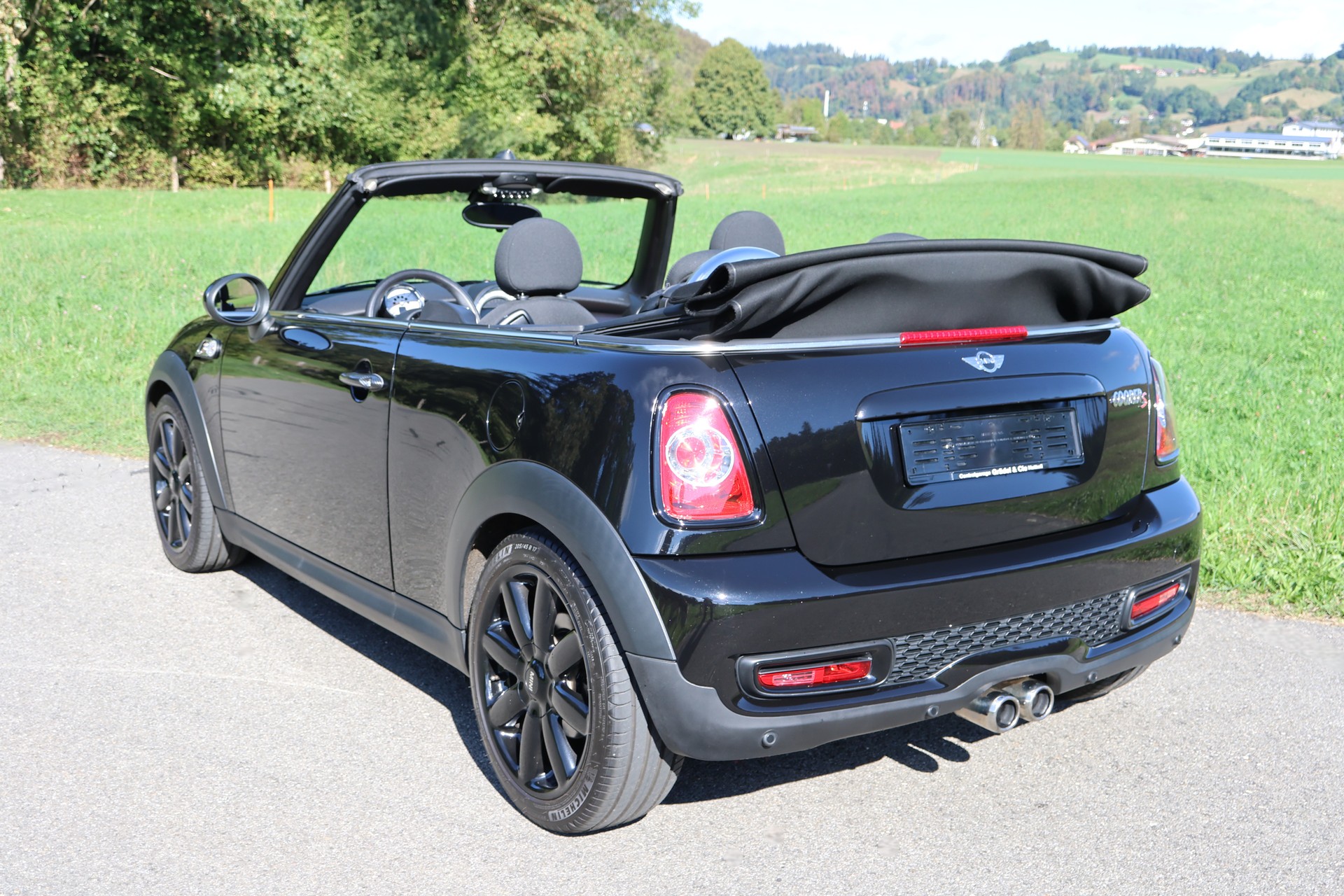 MINI Cooper S Cabriolet All Black-image-2