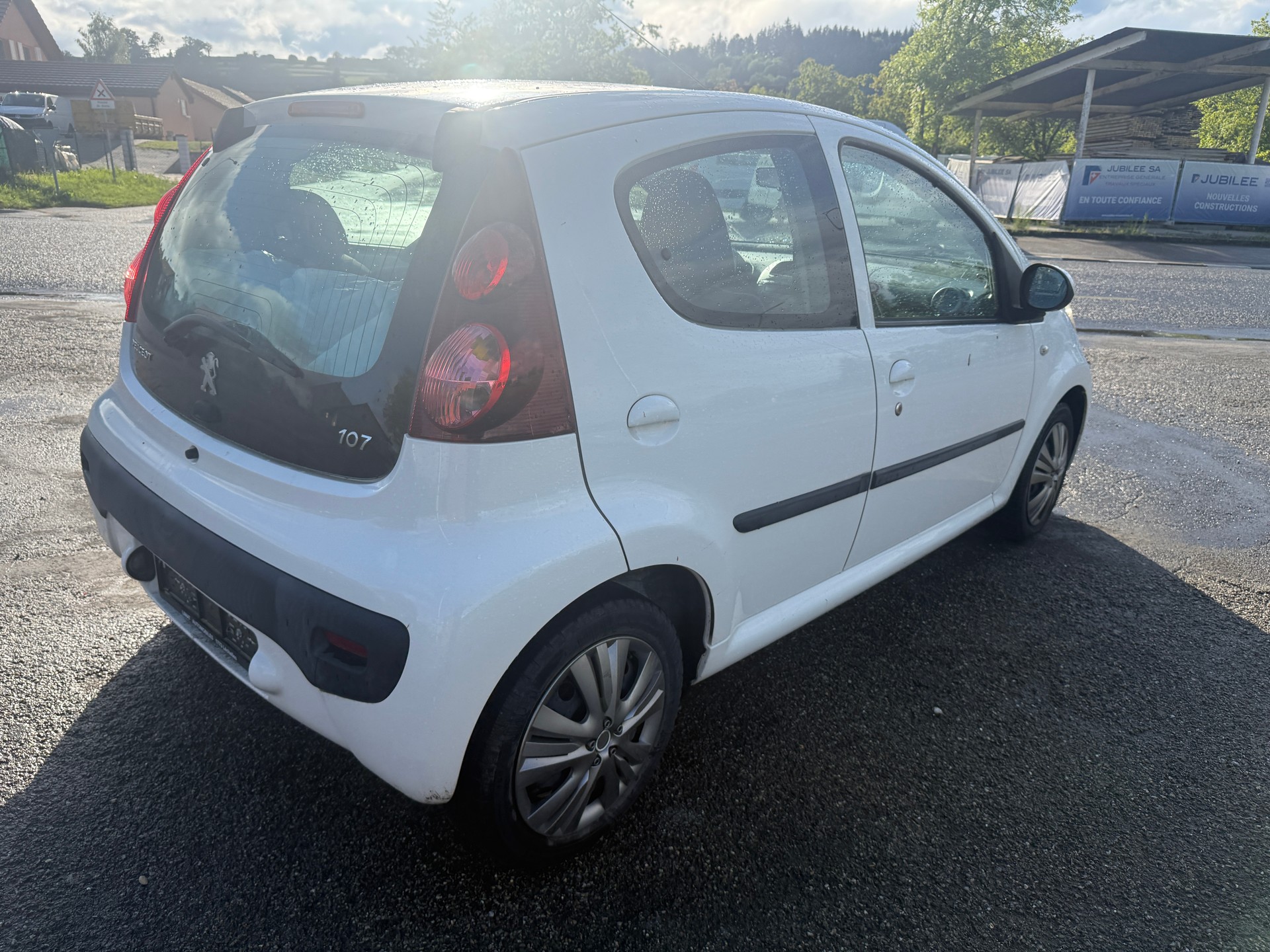 PEUGEOT 107 1.0 Swiss Edition-image-2