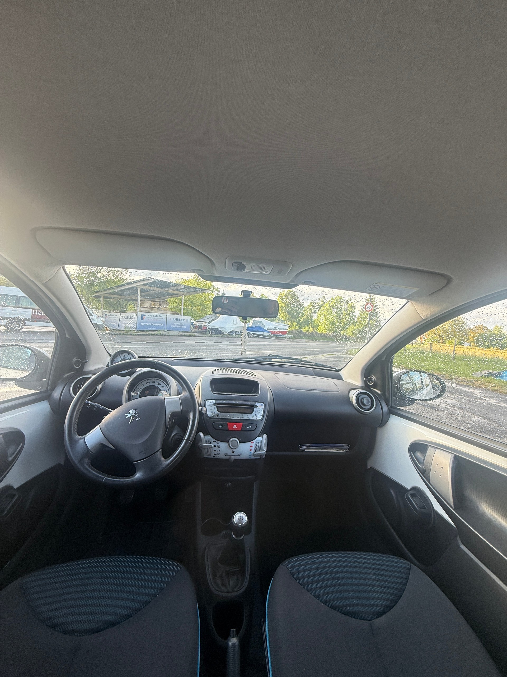 PEUGEOT 107 1.0 Swiss Edition-image-6