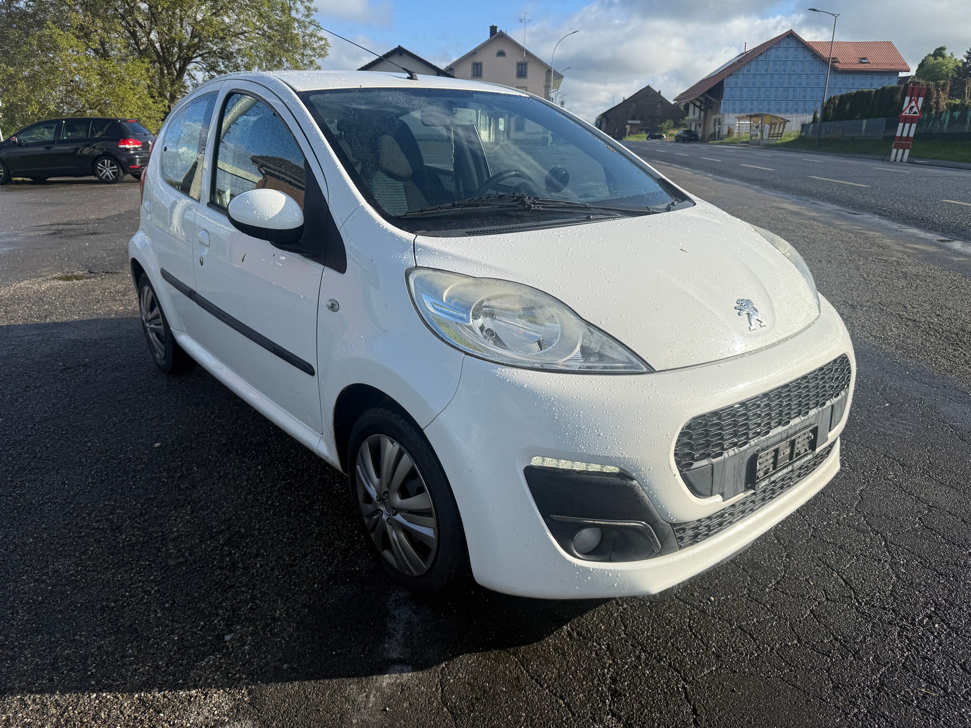 PEUGEOT 107 1.0 Swiss Edition-image-1