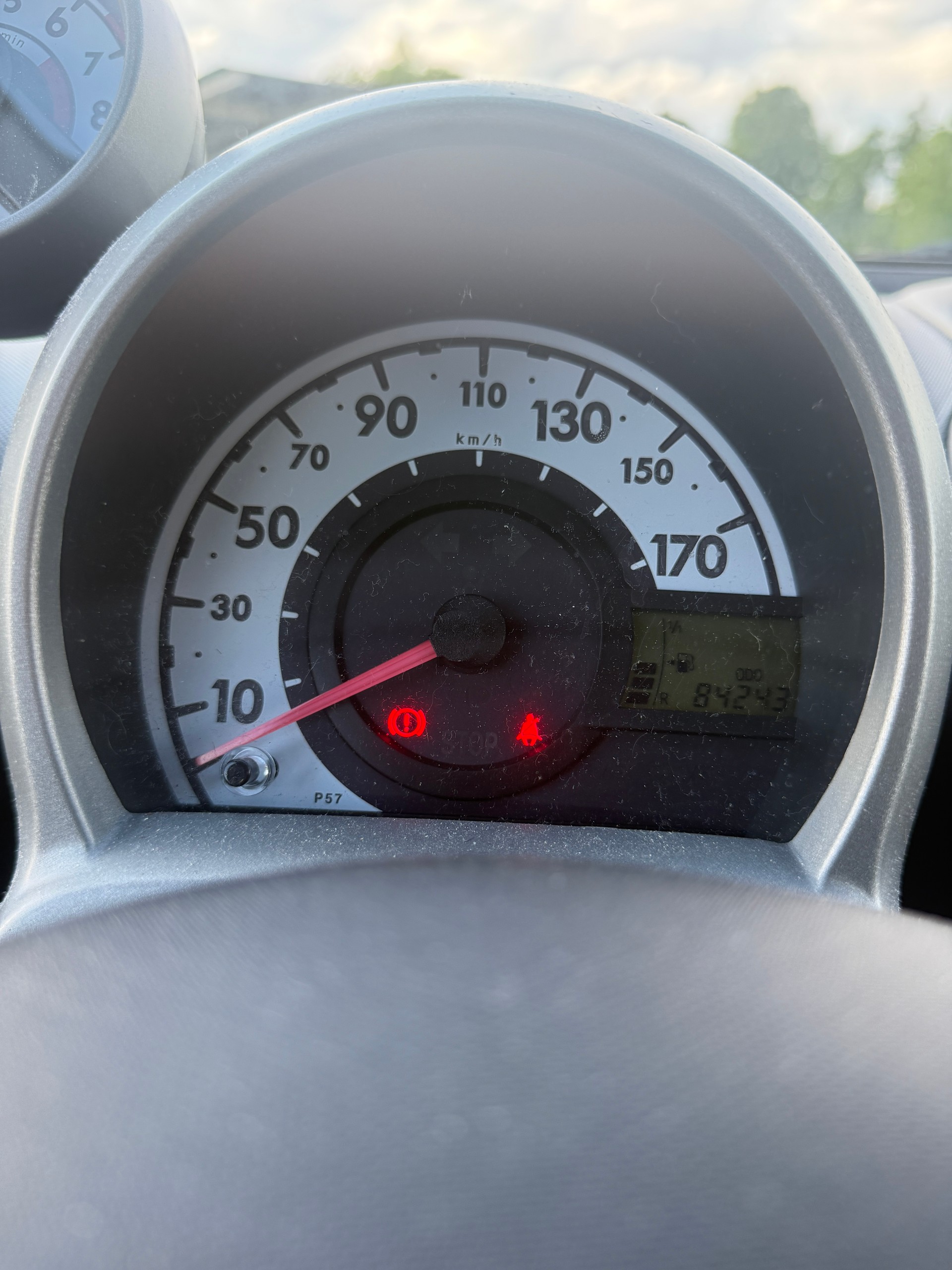 PEUGEOT 107 1.0 Swiss Edition-image-10
