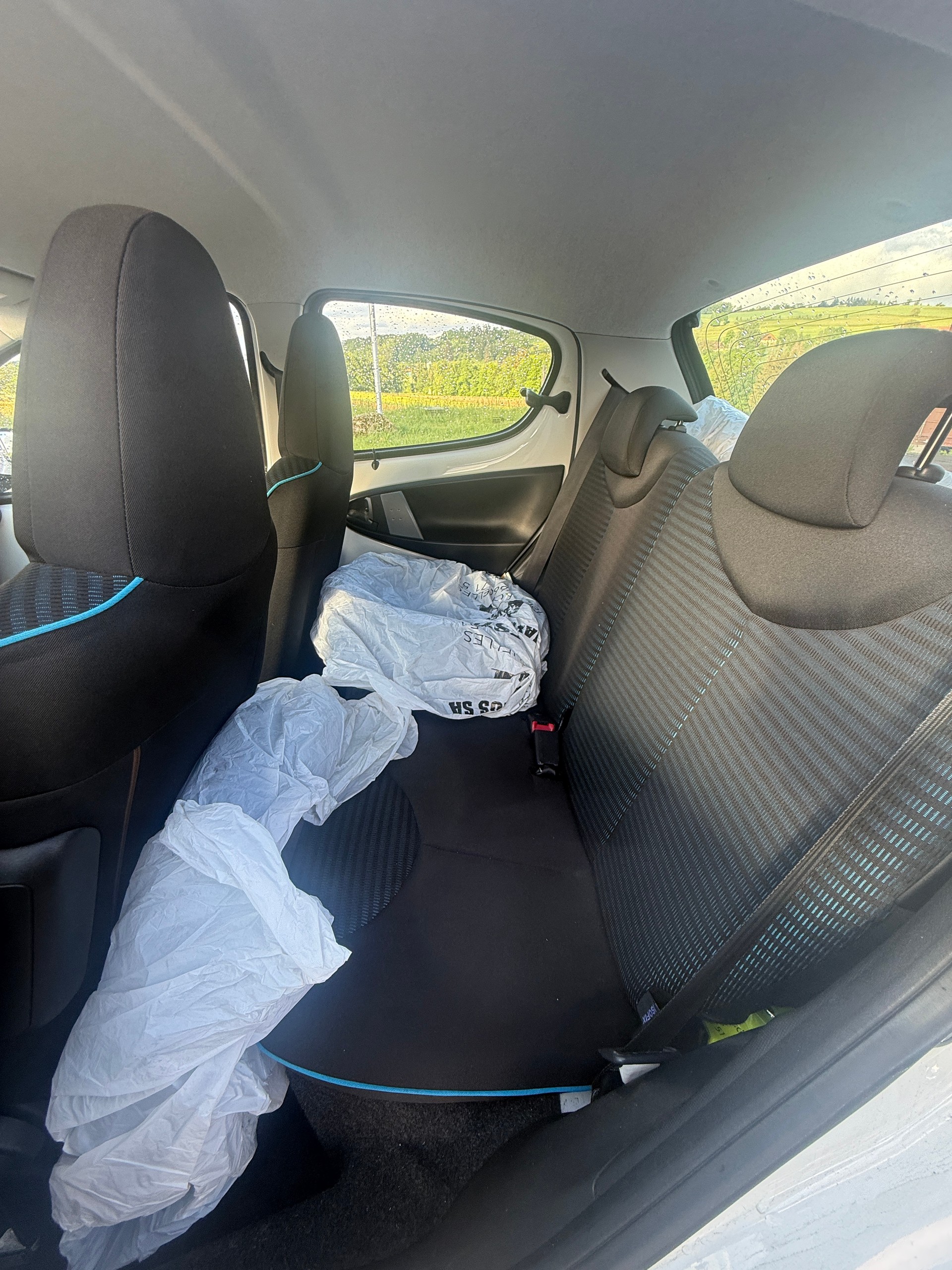 PEUGEOT 107 1.0 Swiss Edition-image-5