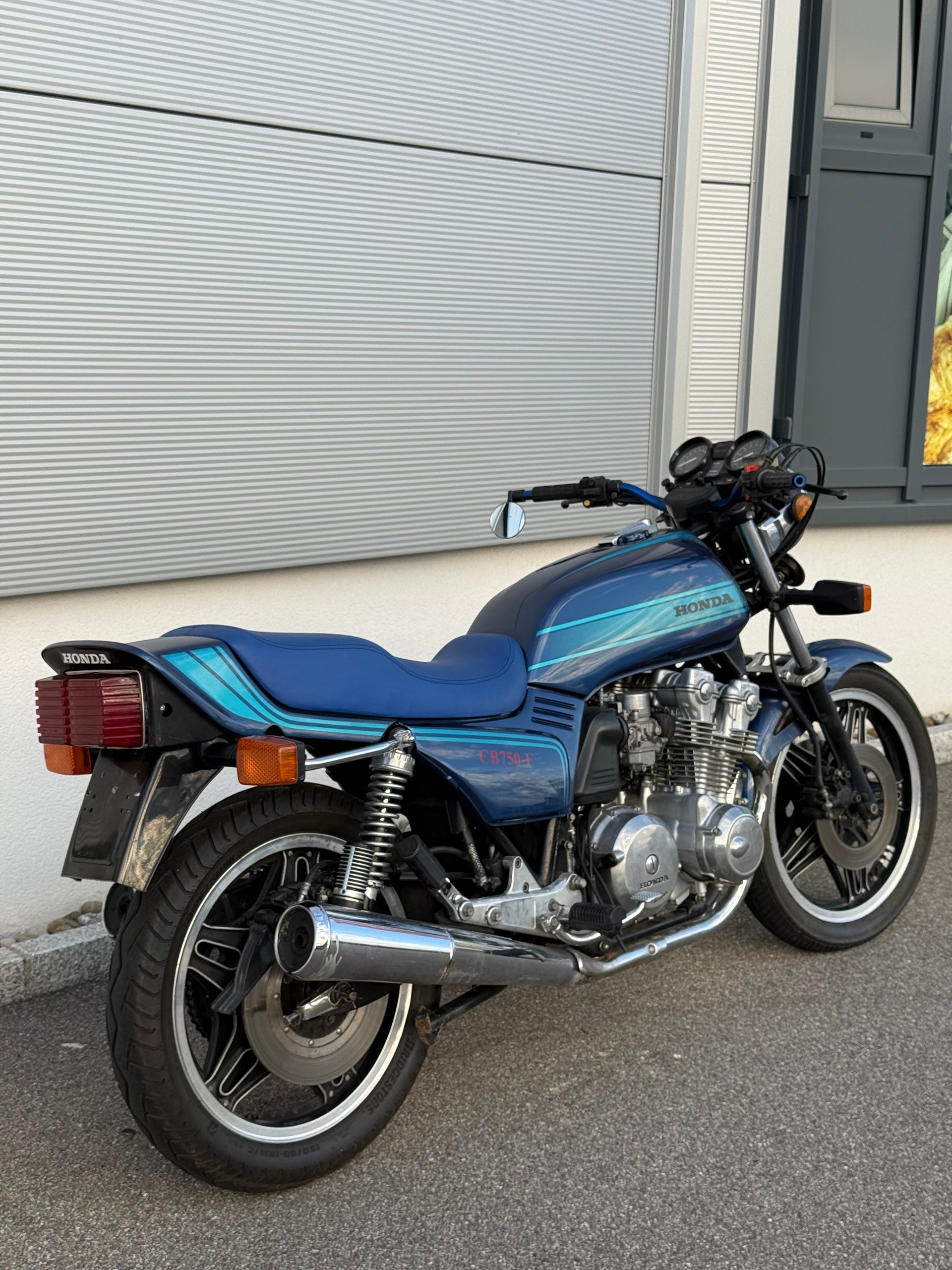 HONDA CB 750 FOUR-showroom-element-2