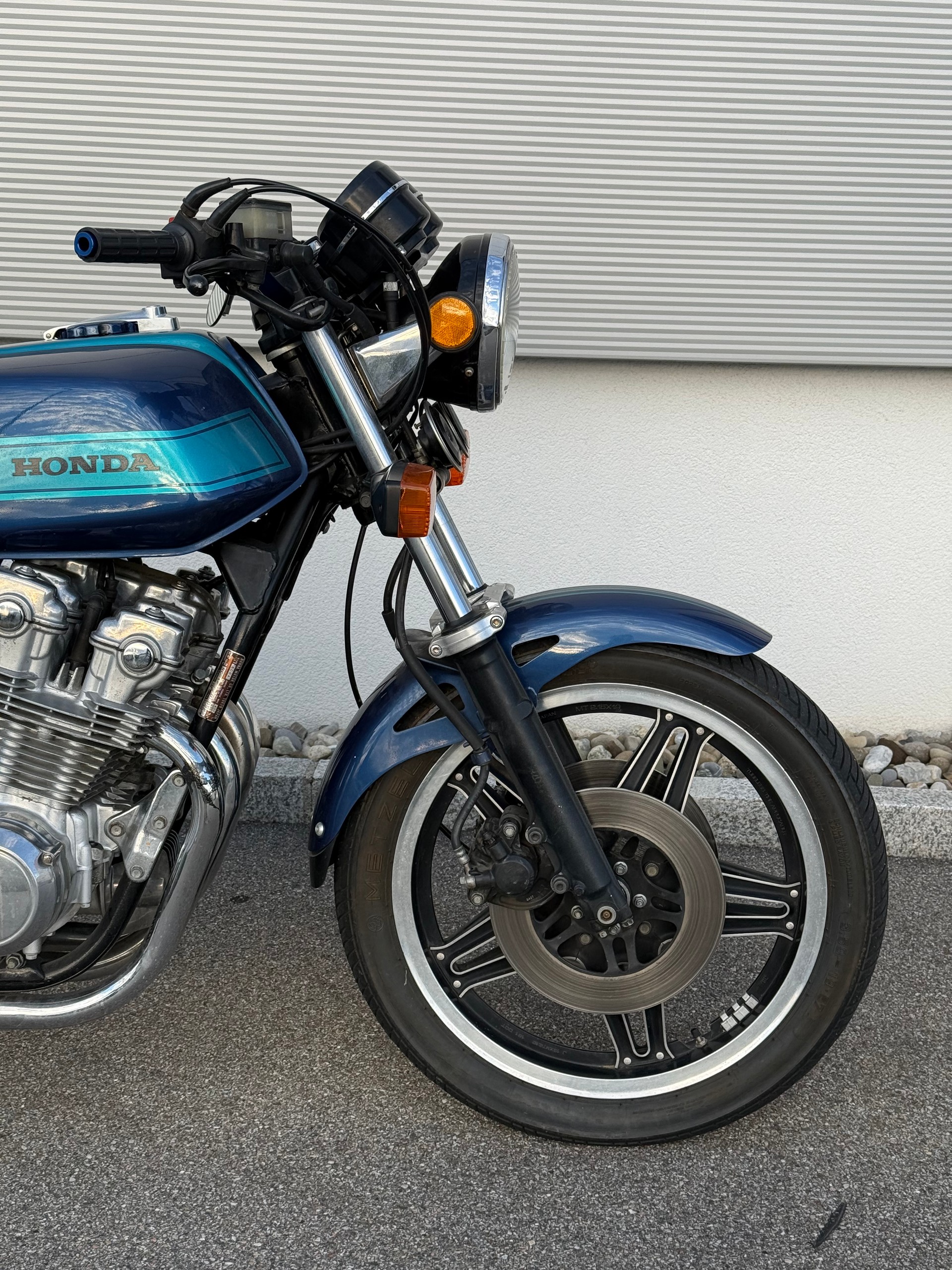 HONDA CB 750 FOUR-showroom-element-3