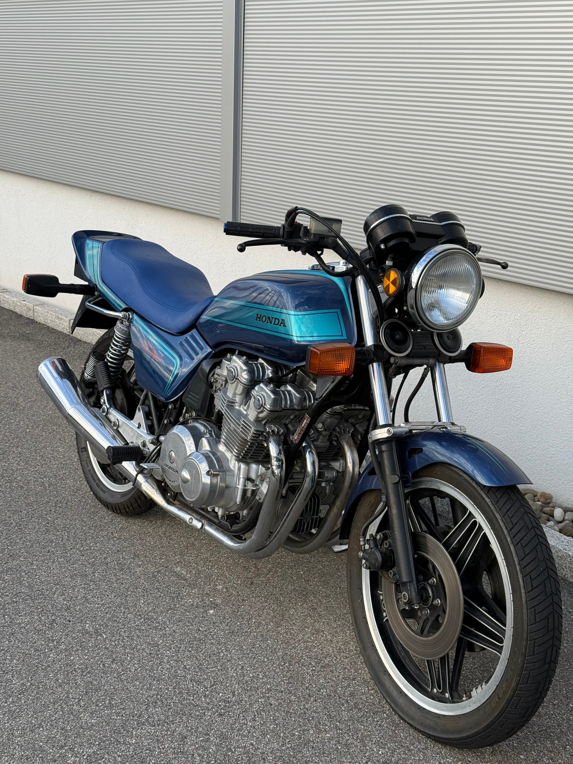 HONDA CB 750 FOUR-showroom-element-1