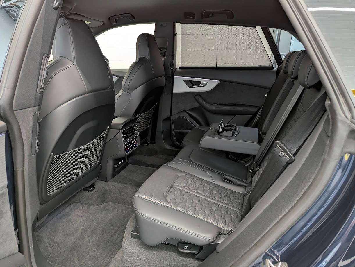 AUDI RS Q8 SUV 4.0 V8 TFSI quattro T-Tronic*FACELIFT 5J GAR ALL-BLACK SPORT-AGA SITZKLIMA STANDHEIZ AHK*-image-26