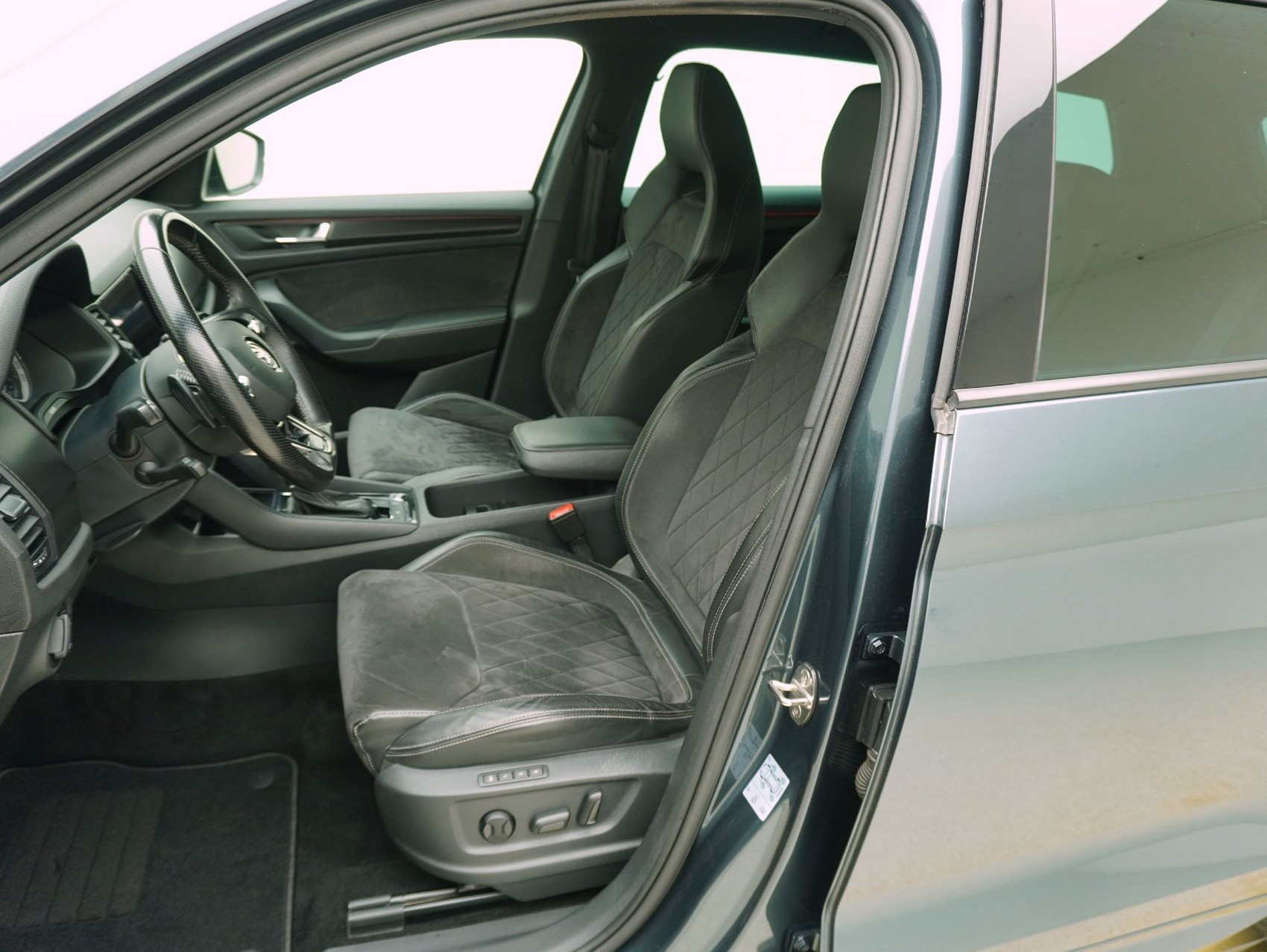 SKODA Kodiaq 2.0 TSI DSG Sport Line 4X4-image-8