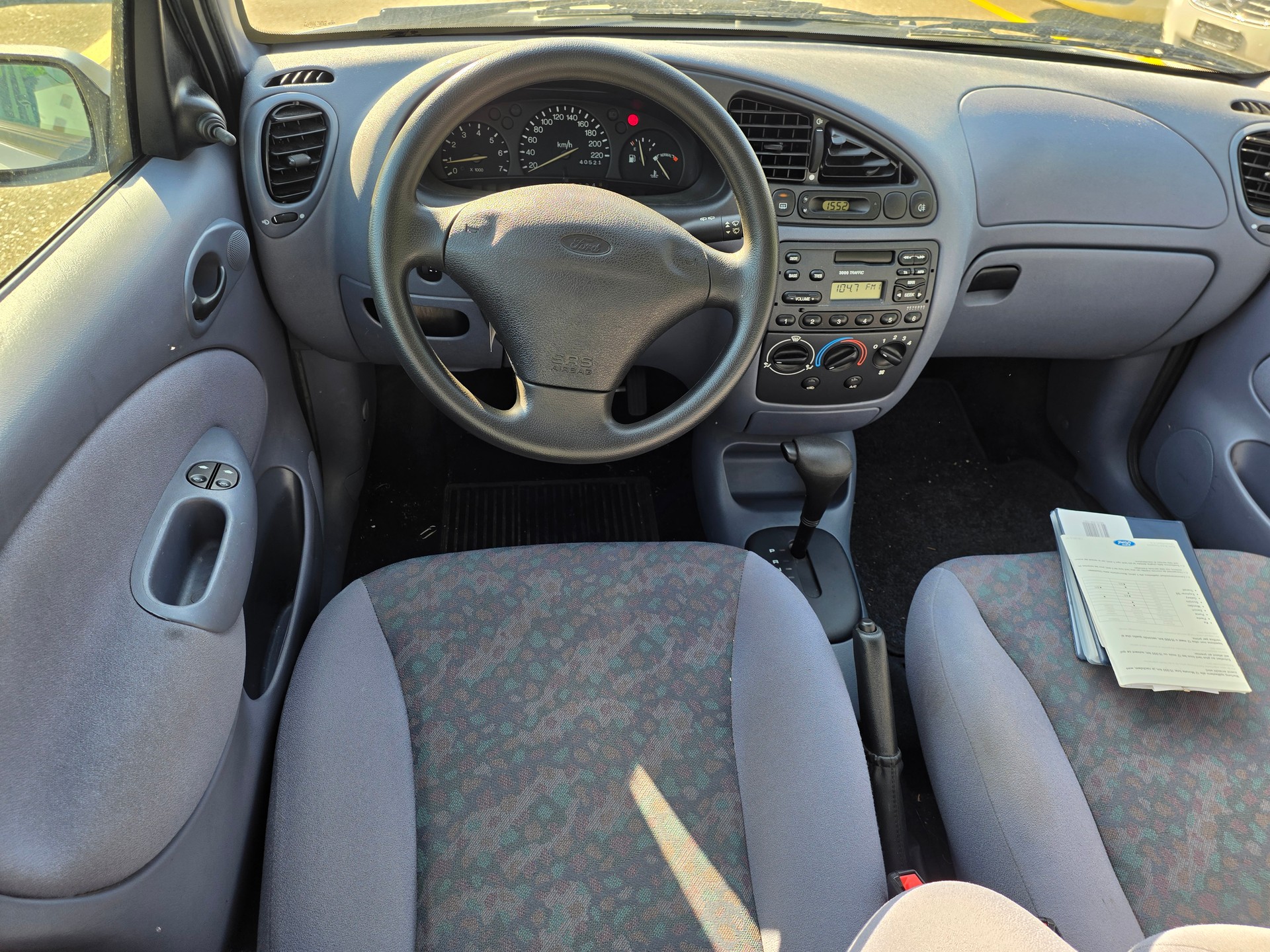FORD Fiesta 1.2i 16V Ghia-image-1