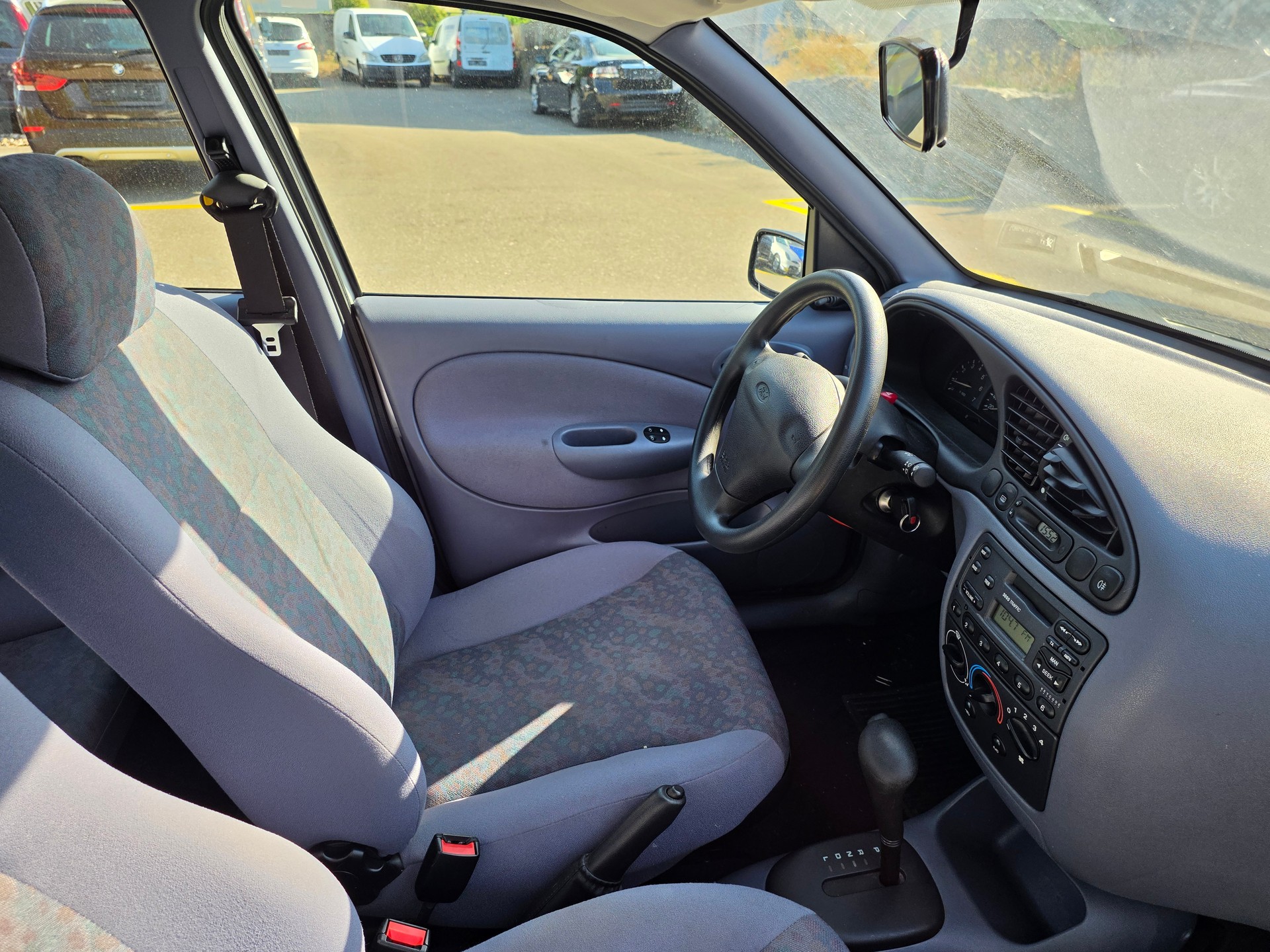 FORD Fiesta 1.2i 16V Ghia-image-5