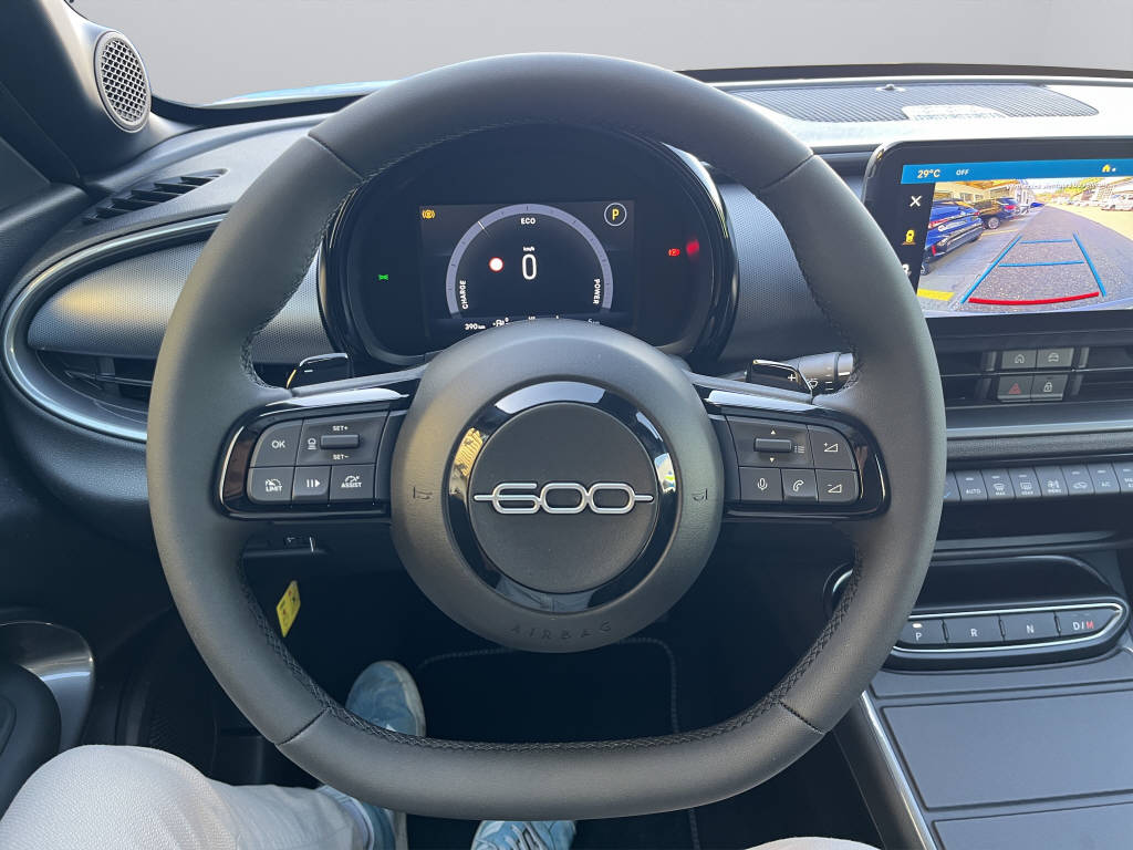 FIAT 600 1.2 Hybrid 145 Sport-image-9