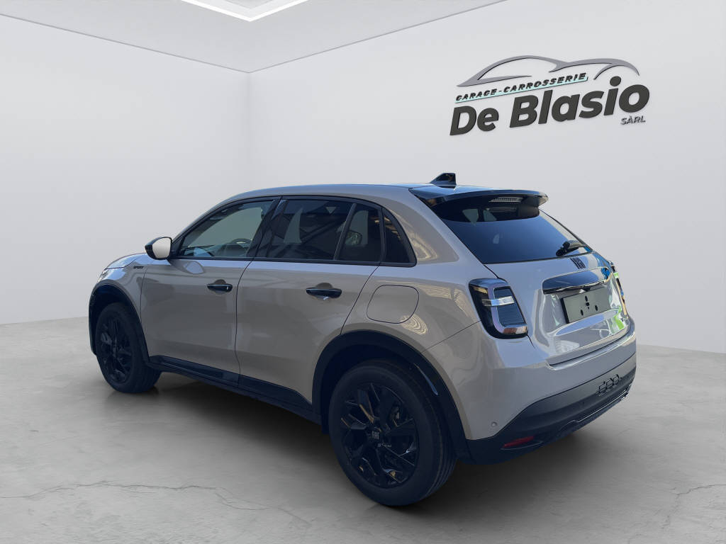 FIAT 600 1.2 Hybrid 145 Sport-image-4