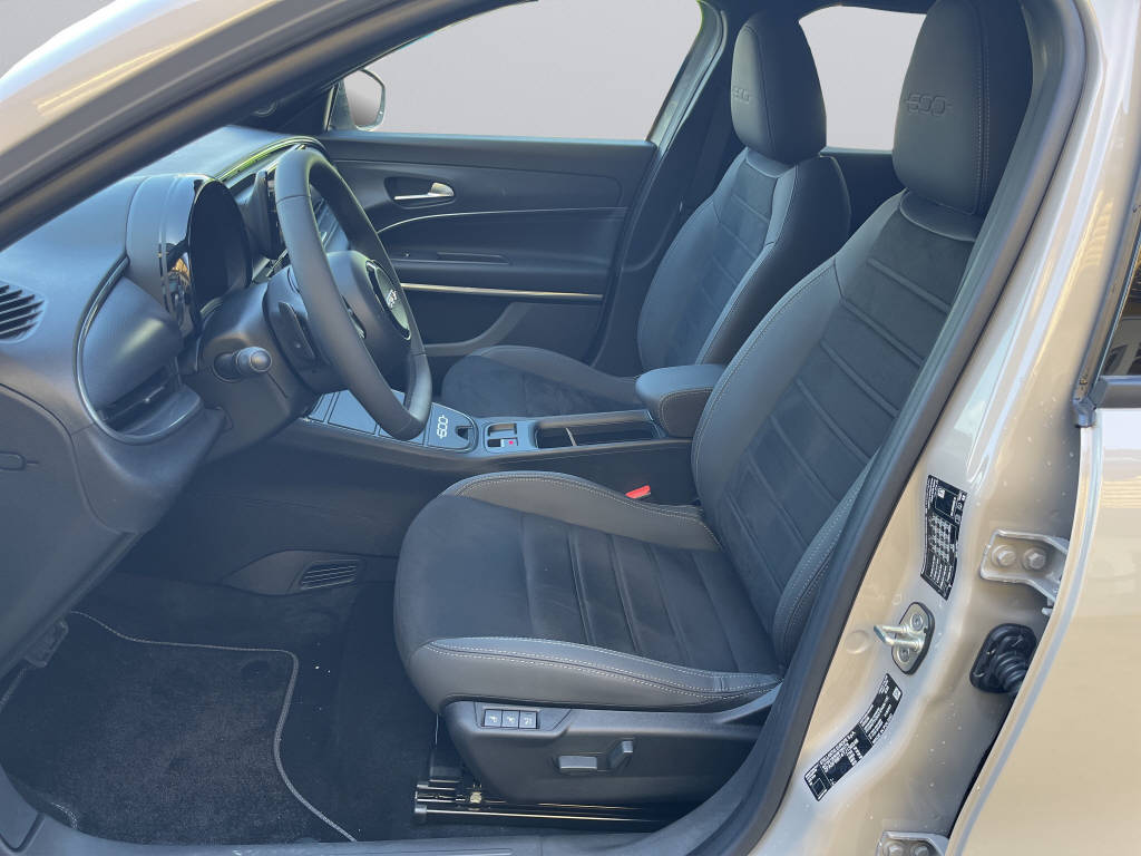 FIAT 600 1.2 Hybrid 145 Sport-image-8