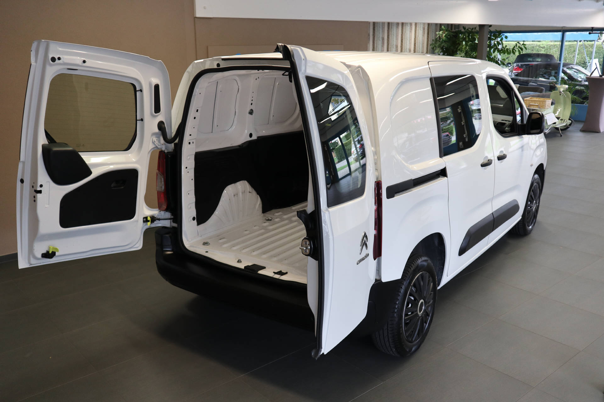 CITROEN Berlingo 1000 M 1.2 PureTech 130 Club S/S-image-5