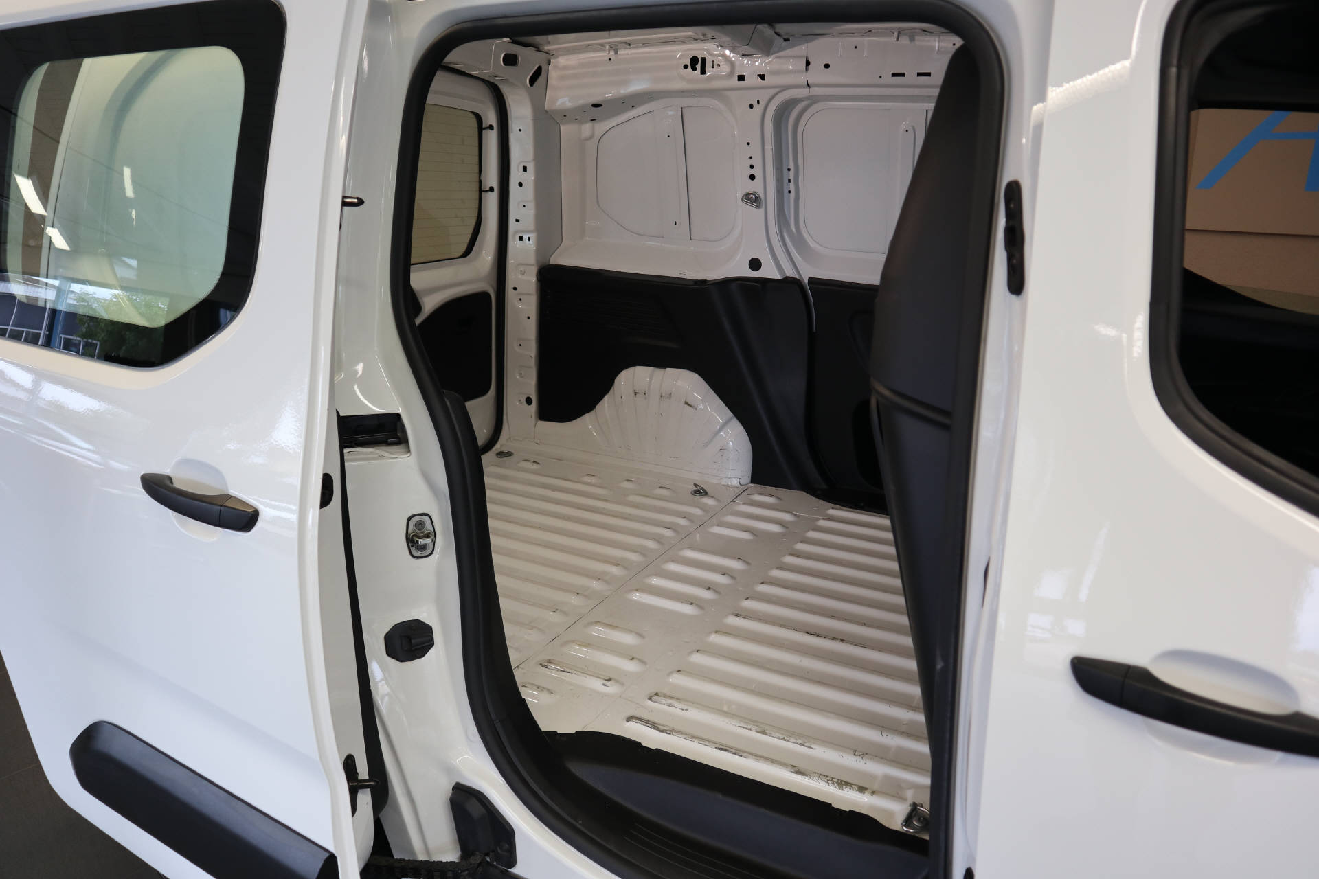CITROEN Berlingo 1000 M 1.2 PureTech 130 Club S/S-image-9