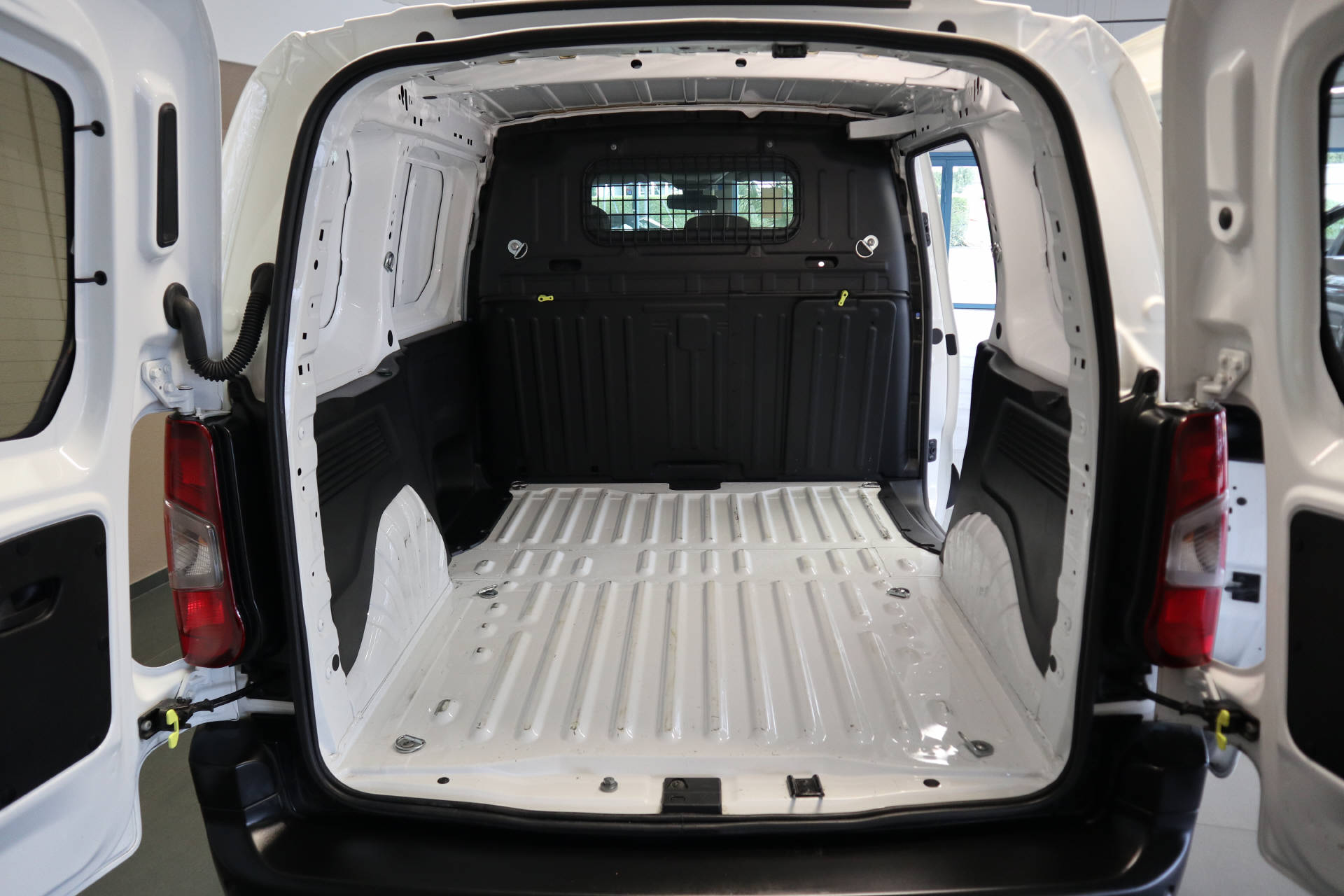 CITROEN Berlingo 1000 M 1.2 PureTech 130 Club S/S-image-10
