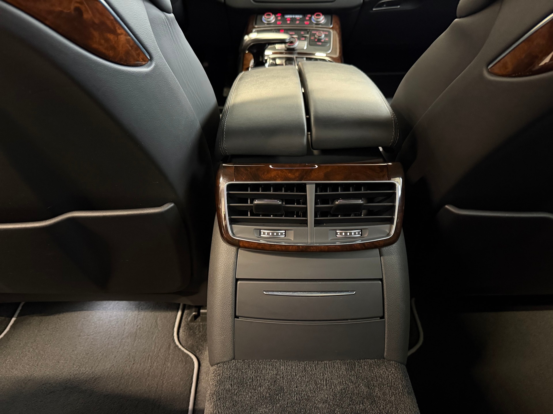 AUDI A8 3.0 TDI quattro tiptronic-image-18