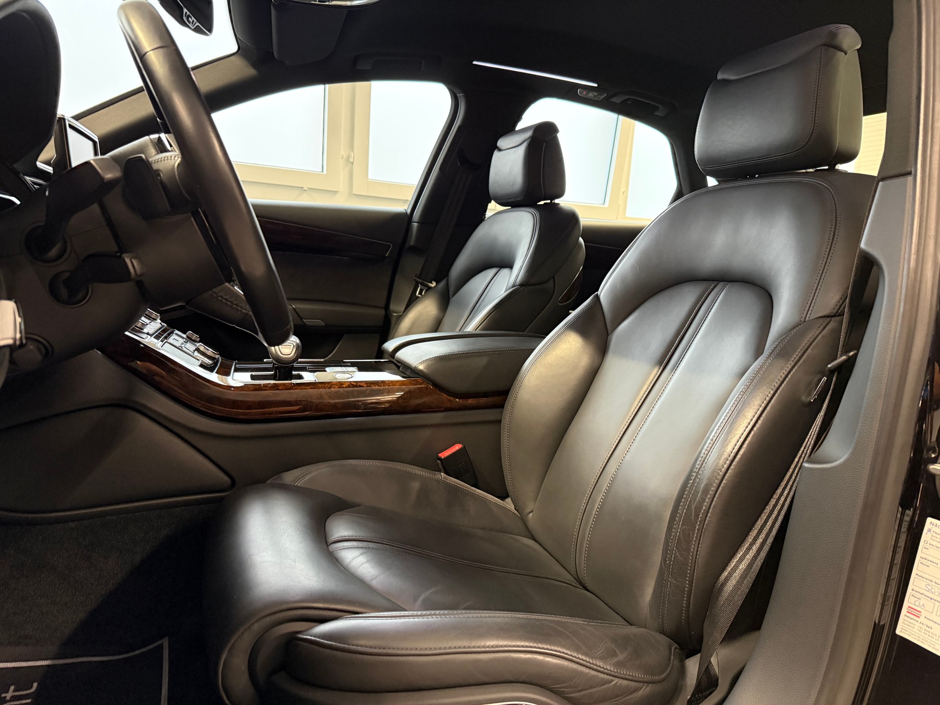AUDI A8 3.0 TDI quattro tiptronic-image-15