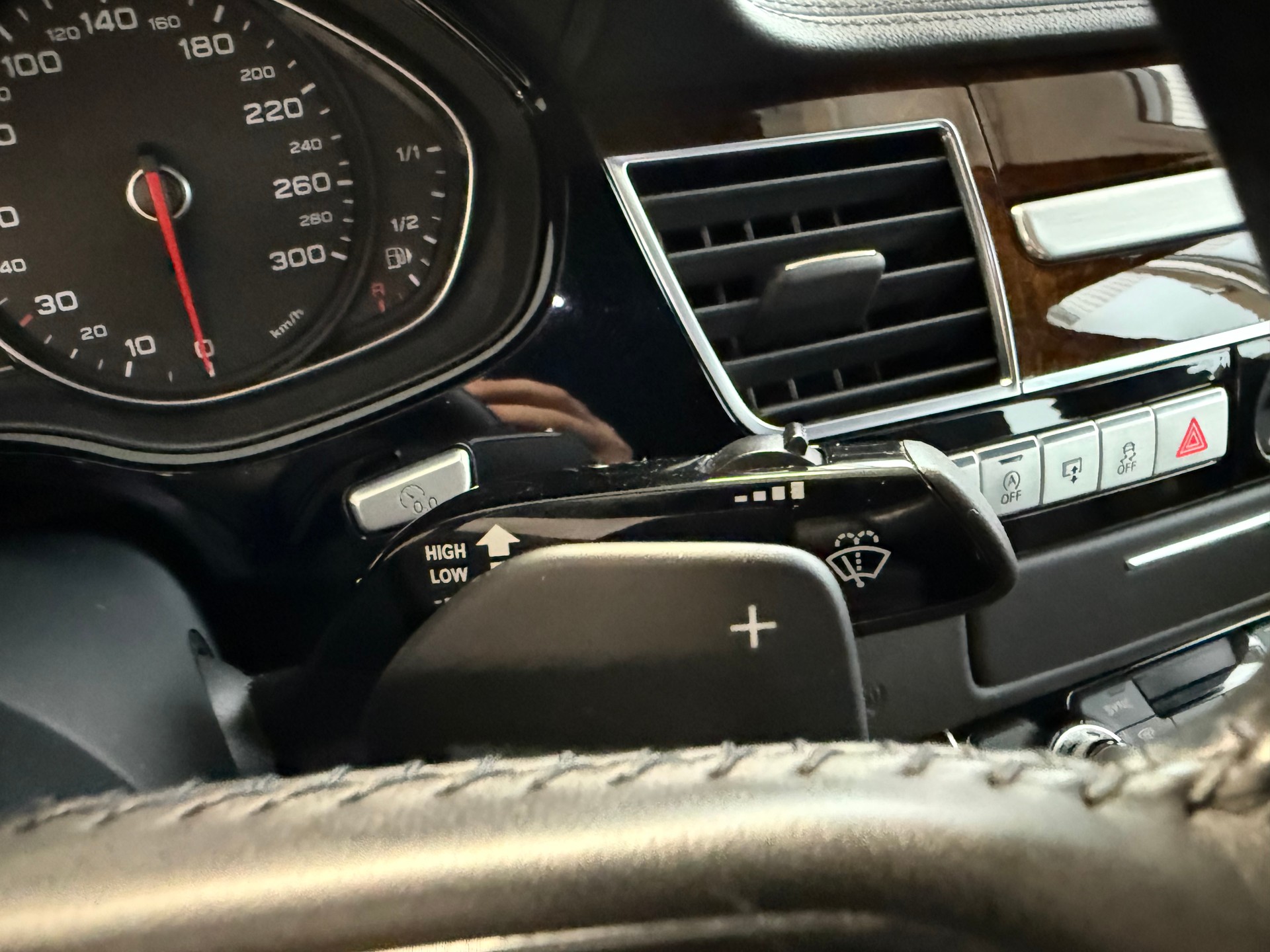 AUDI A8 3.0 TDI quattro tiptronic-image-8