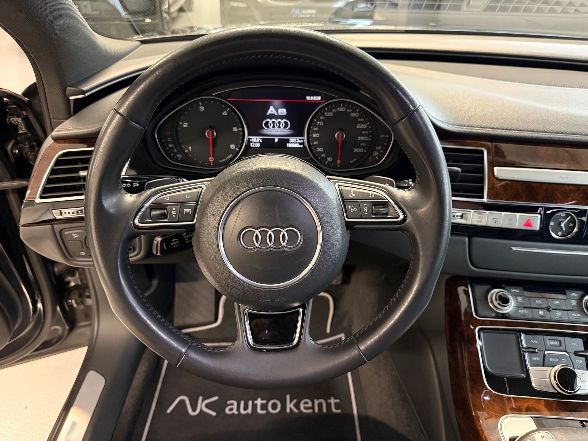 AUDI A8 3.0 TDI quattro tiptronic-image-7