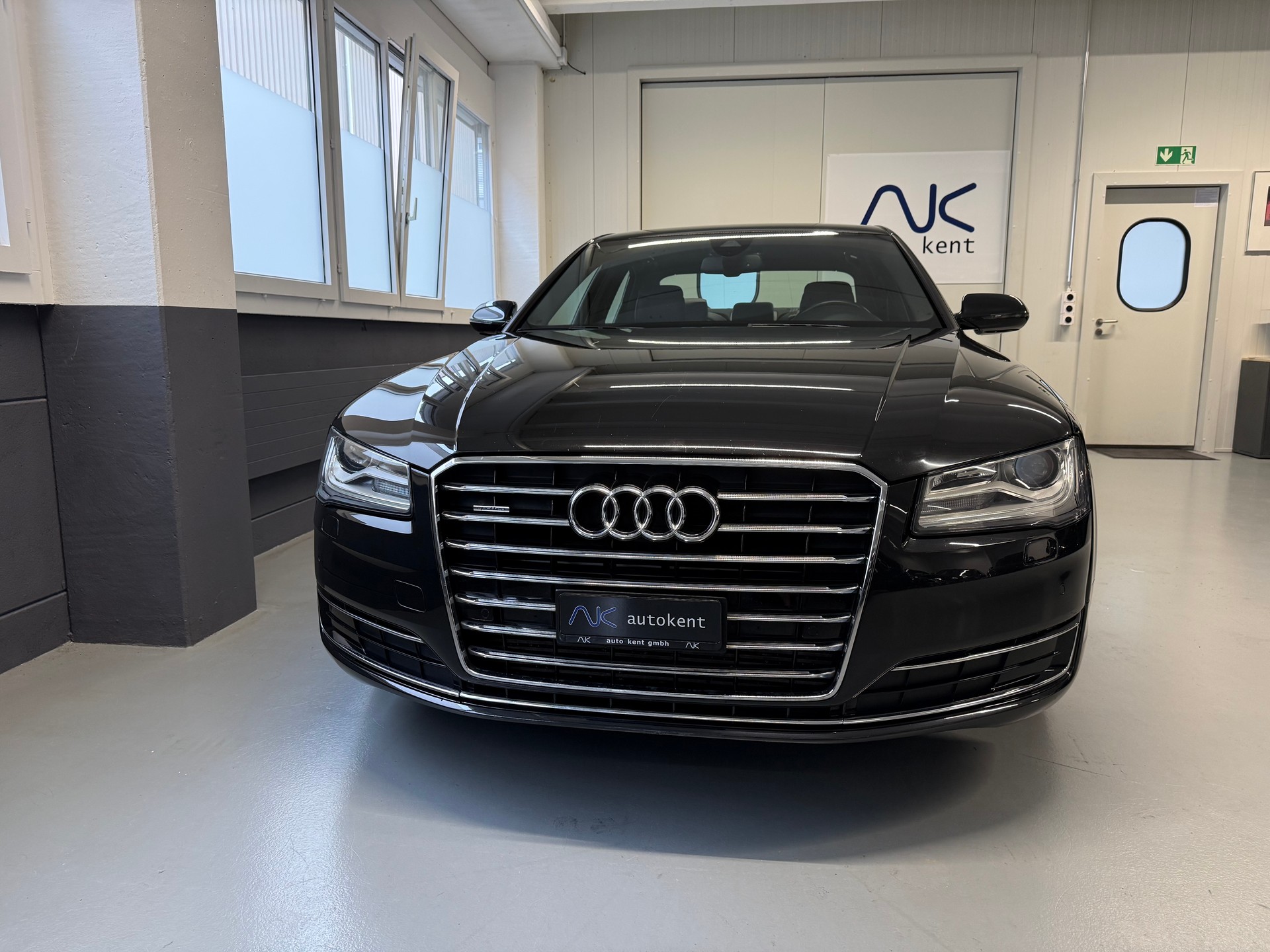 AUDI A8 3.0 TDI quattro tiptronic-image-1