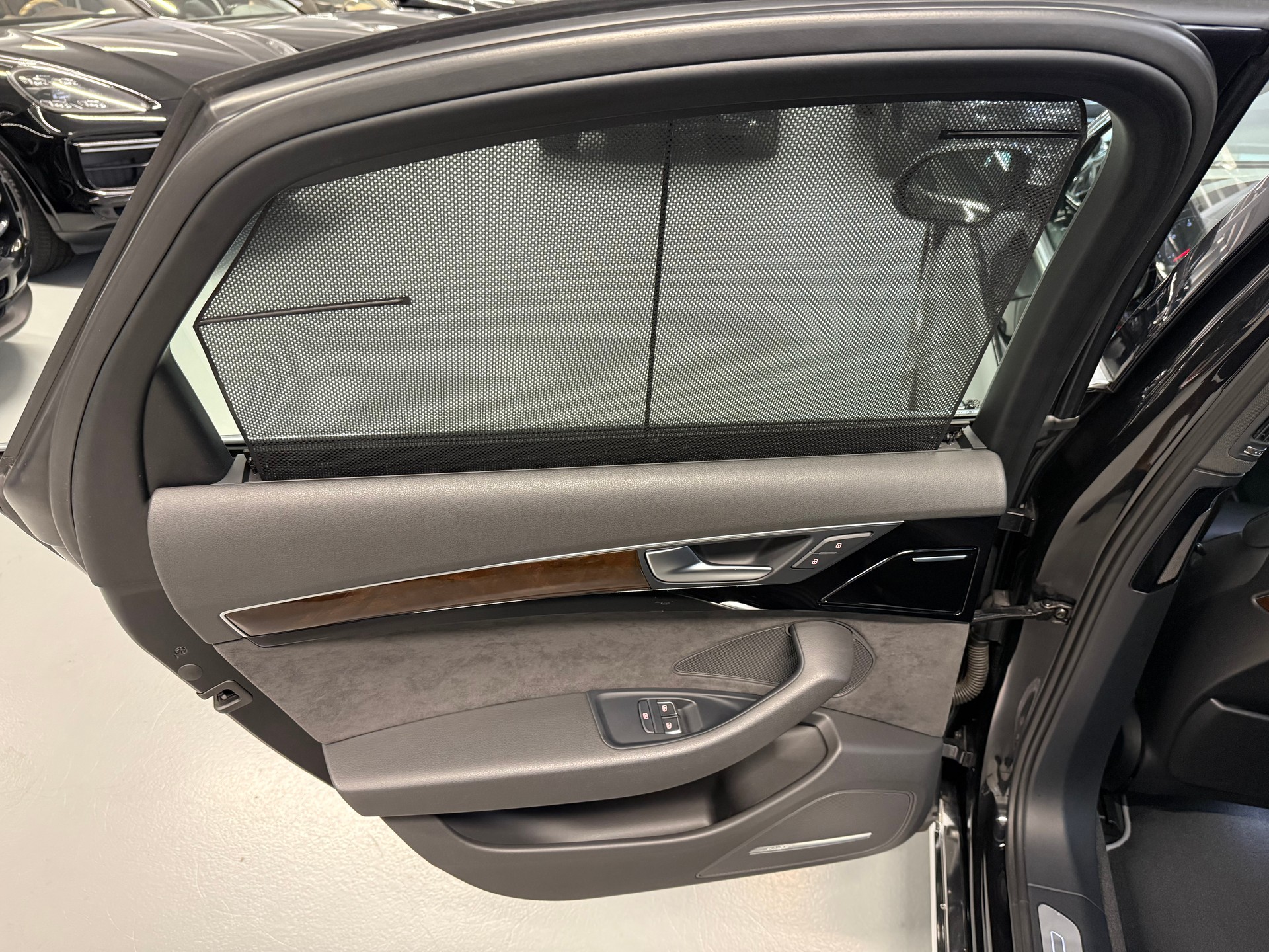 AUDI A8 3.0 TDI quattro tiptronic-image-20