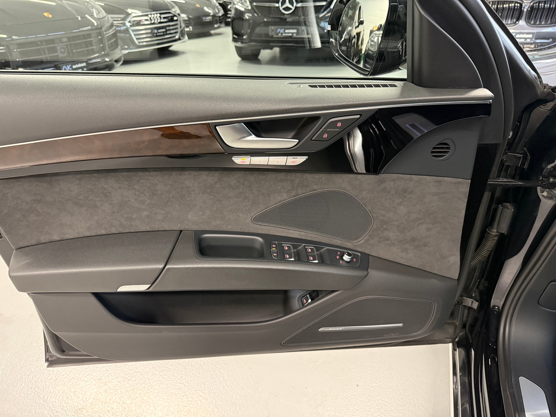 AUDI A8 3.0 TDI quattro tiptronic-image-13