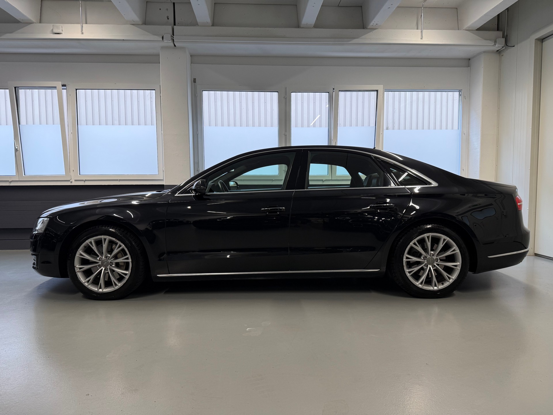 AUDI A8 3.0 TDI quattro tiptronic-image-2