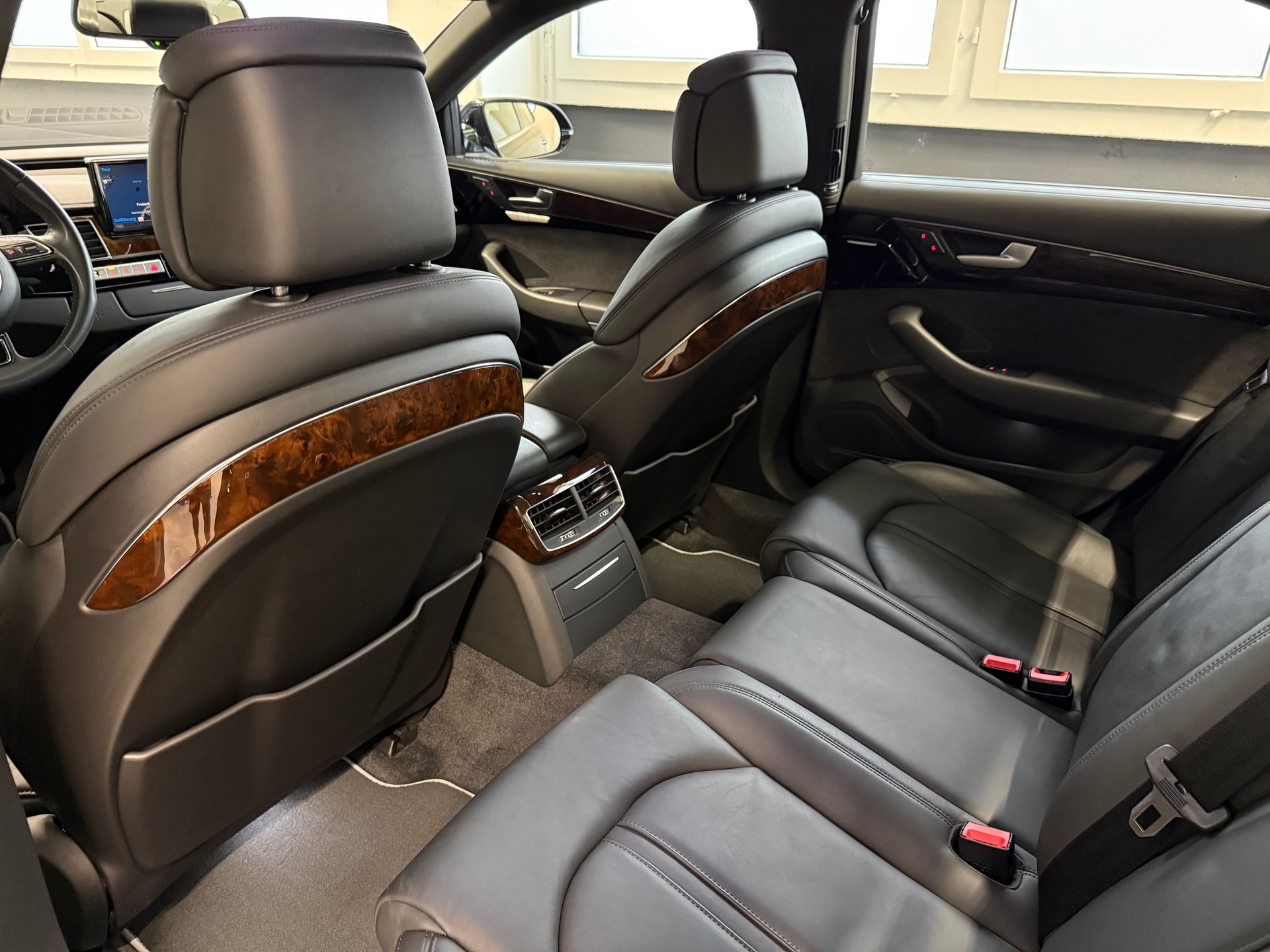 AUDI A8 3.0 TDI quattro tiptronic-image-16