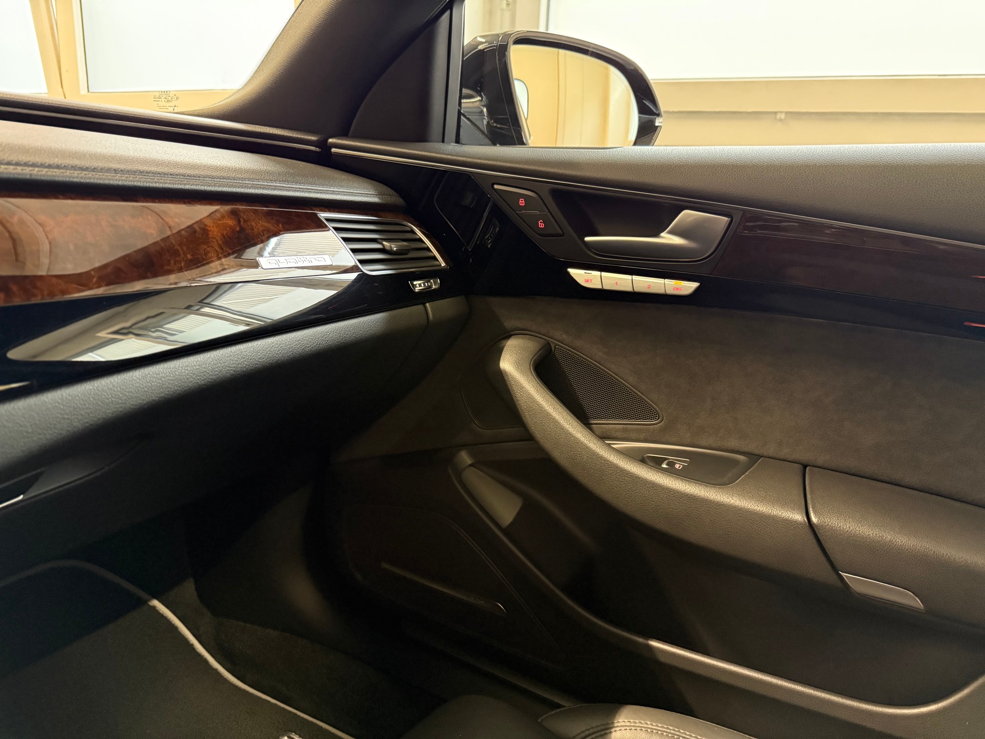 AUDI A8 3.0 TDI quattro tiptronic-image-11