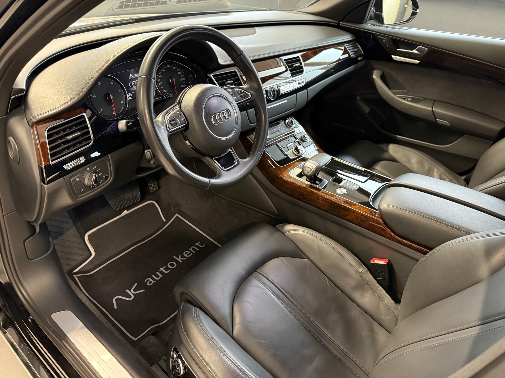 AUDI A8 3.0 TDI quattro tiptronic-image-6