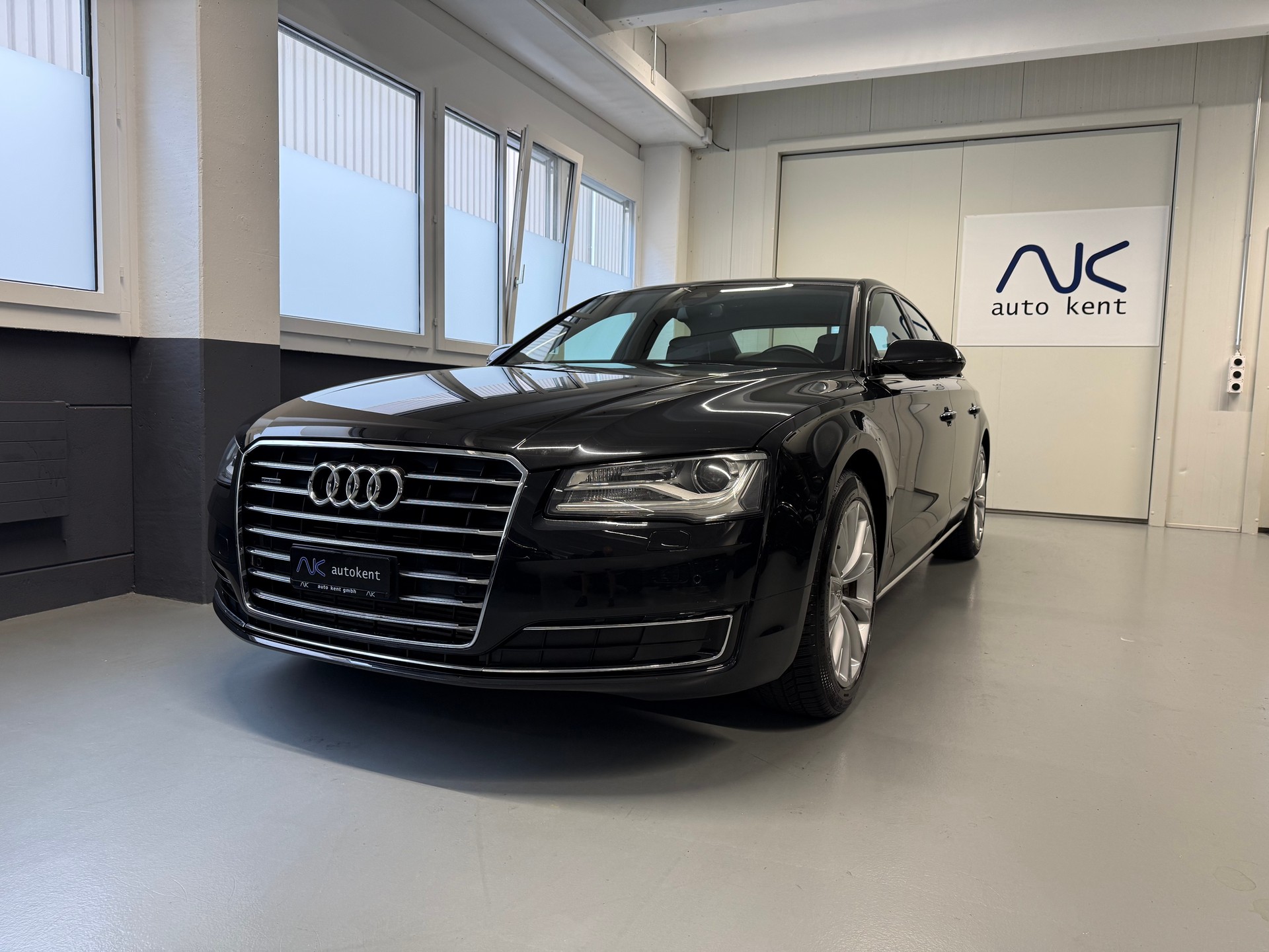 AUDI A8 3.0 TDI quattro tiptronic-image-0