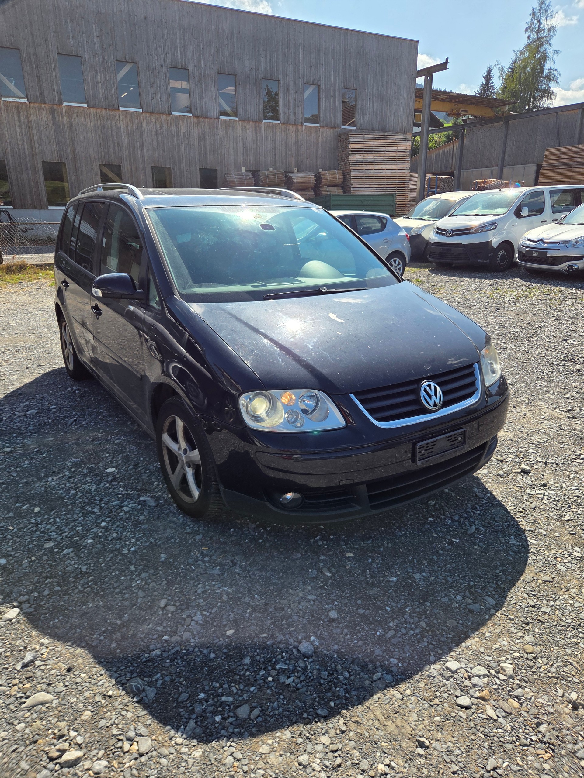 VW Touran 2.0 TDI Trendline-image-1
