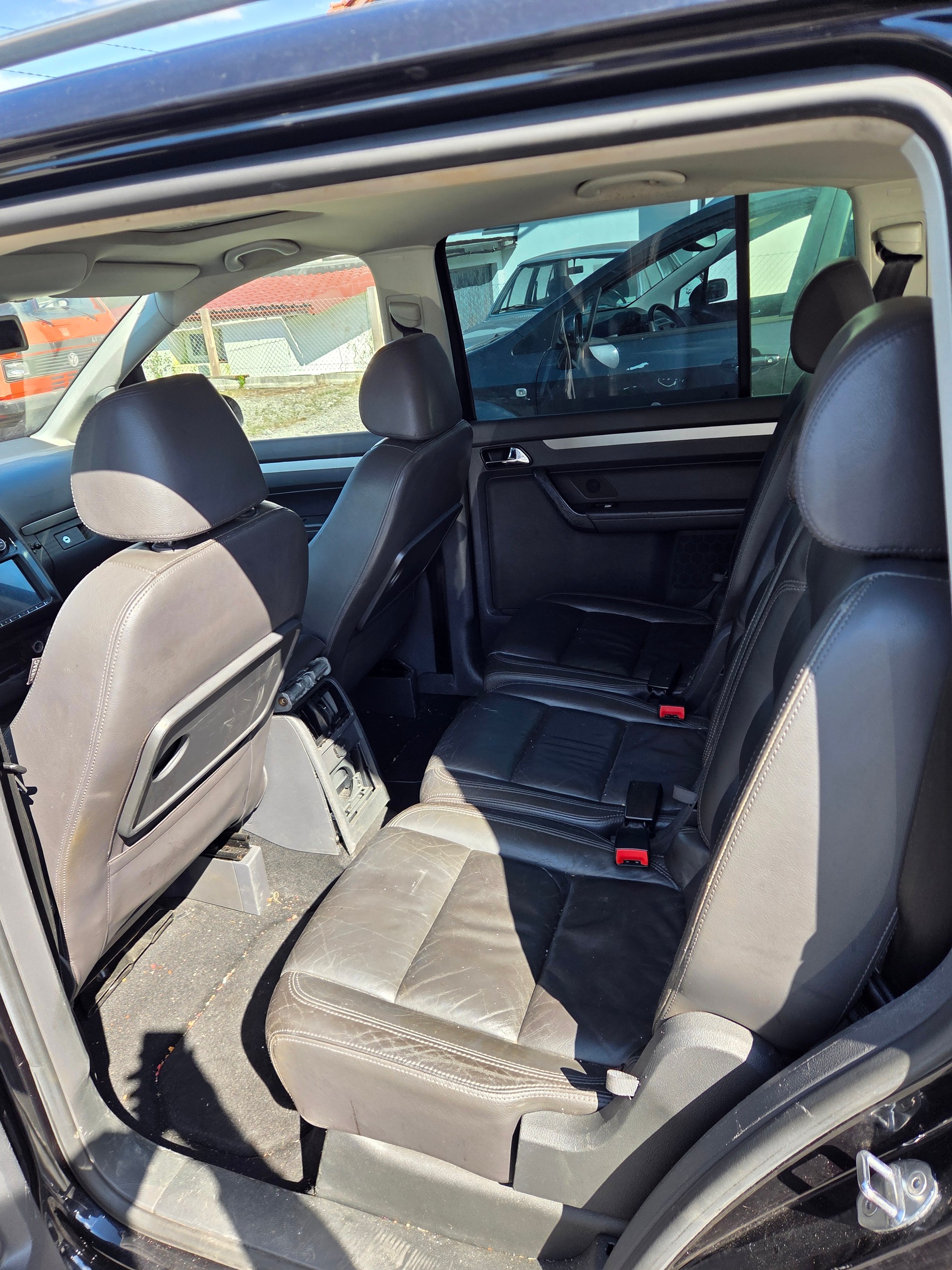 VW Touran 2.0 TDI Trendline-image-4
