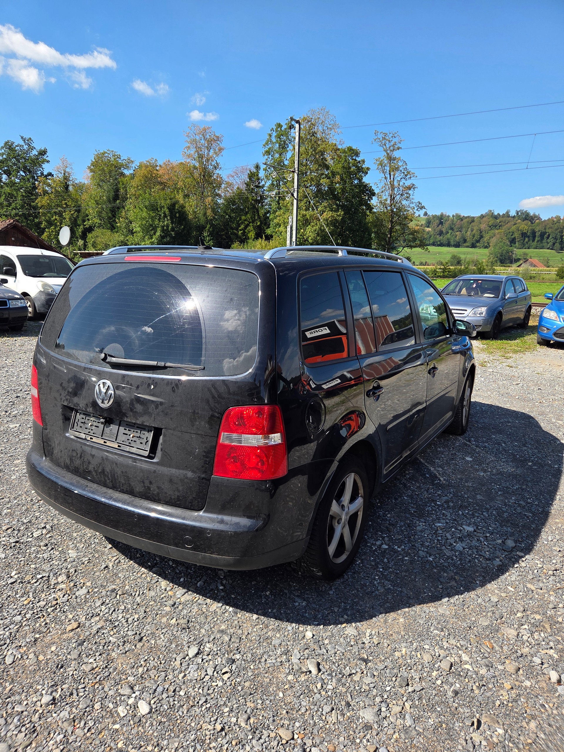 VW Touran 2.0 TDI Trendline-image-2