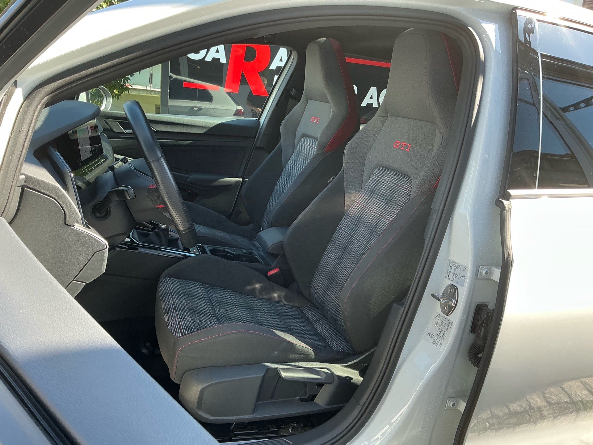 VW Golf VIII GTI 245 PS *** SCHALTGETRIEBE MIT PANORAMADACH ***-image-7