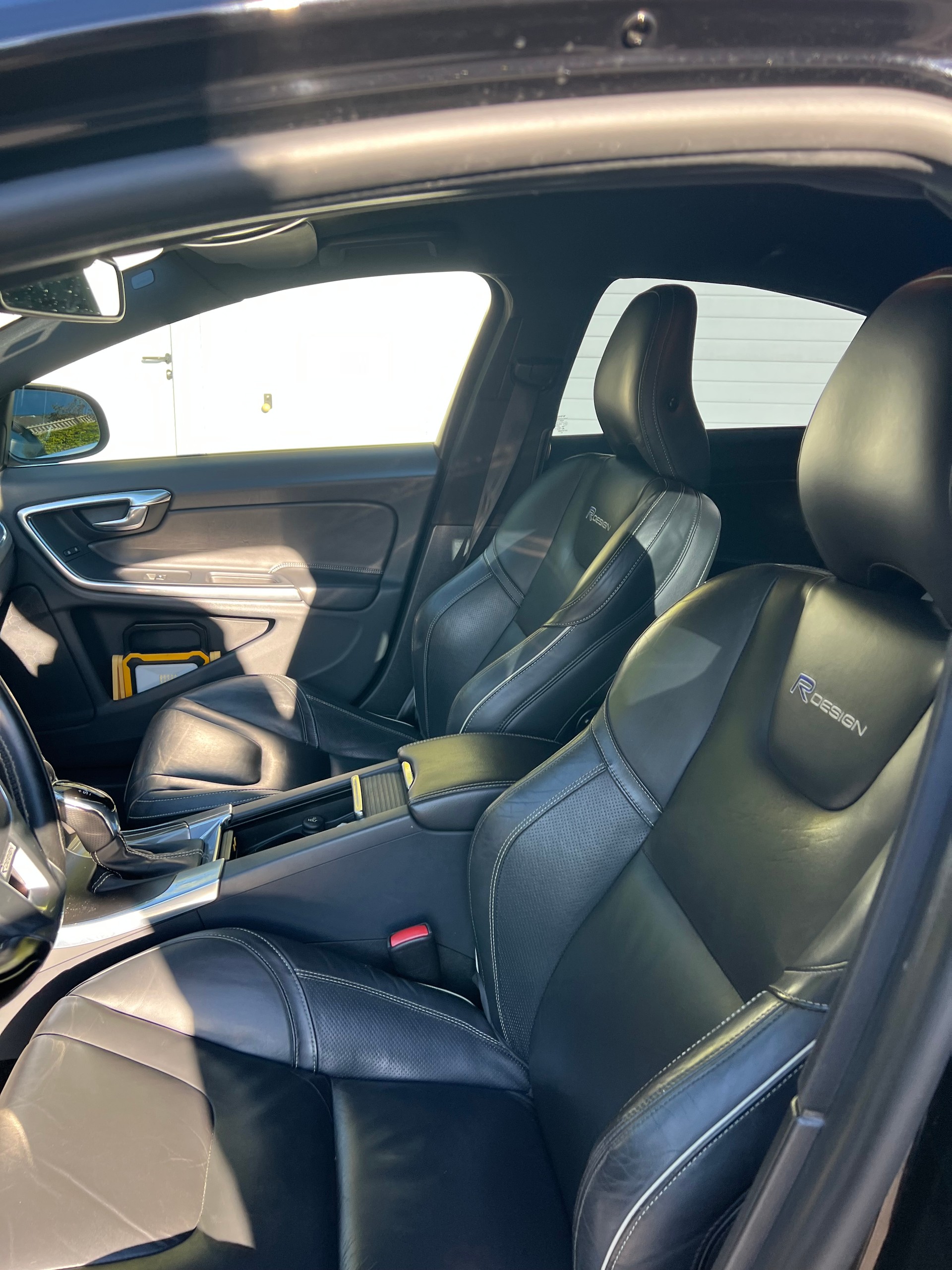 VOLVO Volvo S60 T6 AWD R desing-image-4
