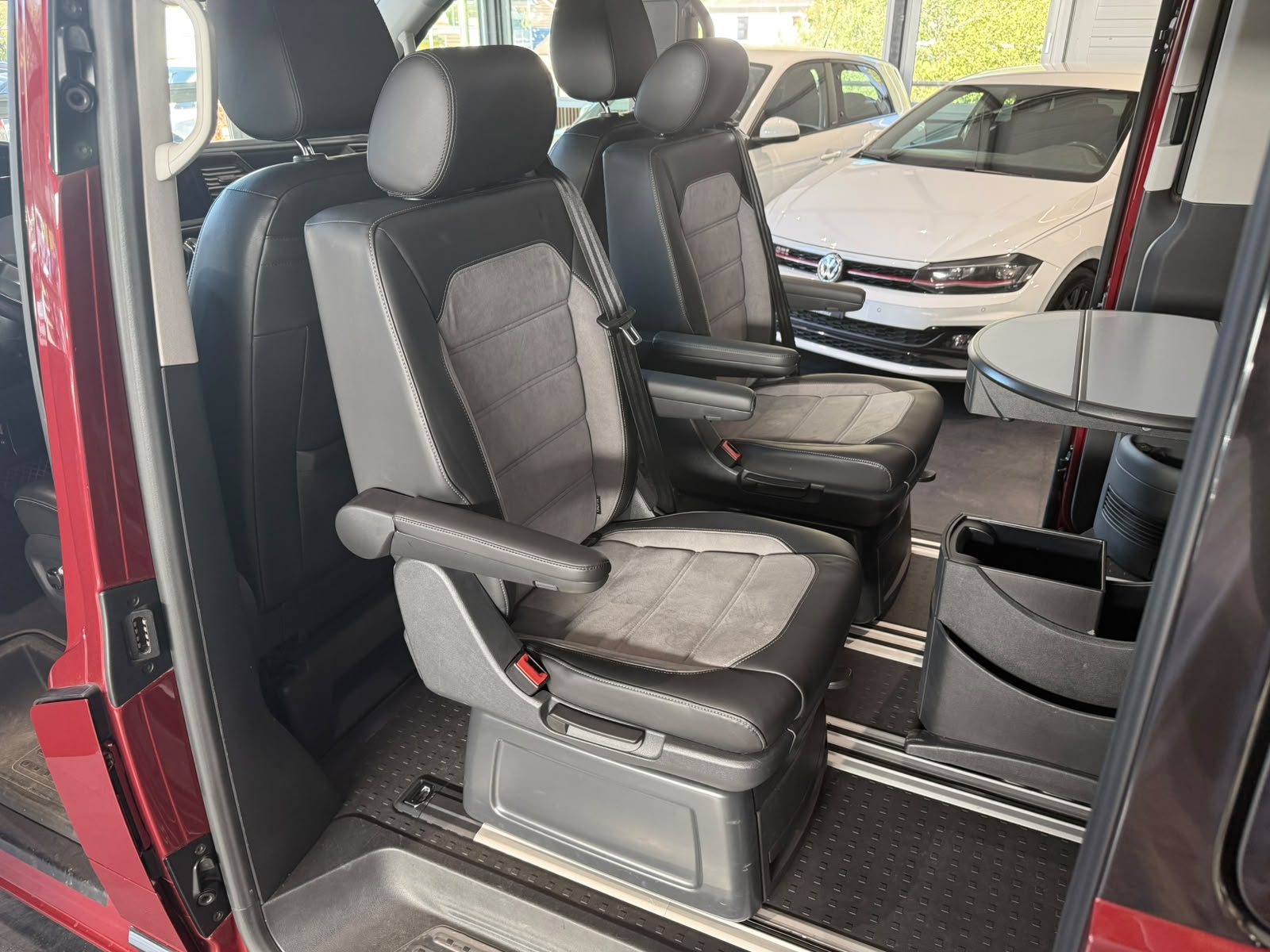 VW T6.1 Multivan 2.0 TDI Highline Liberty 4Motion DSG-image-9