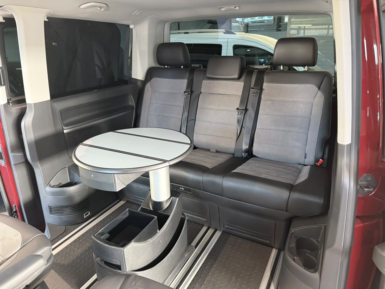 VW T6.1 Multivan 2.0 TDI Highline Liberty 4Motion DSG-image-8