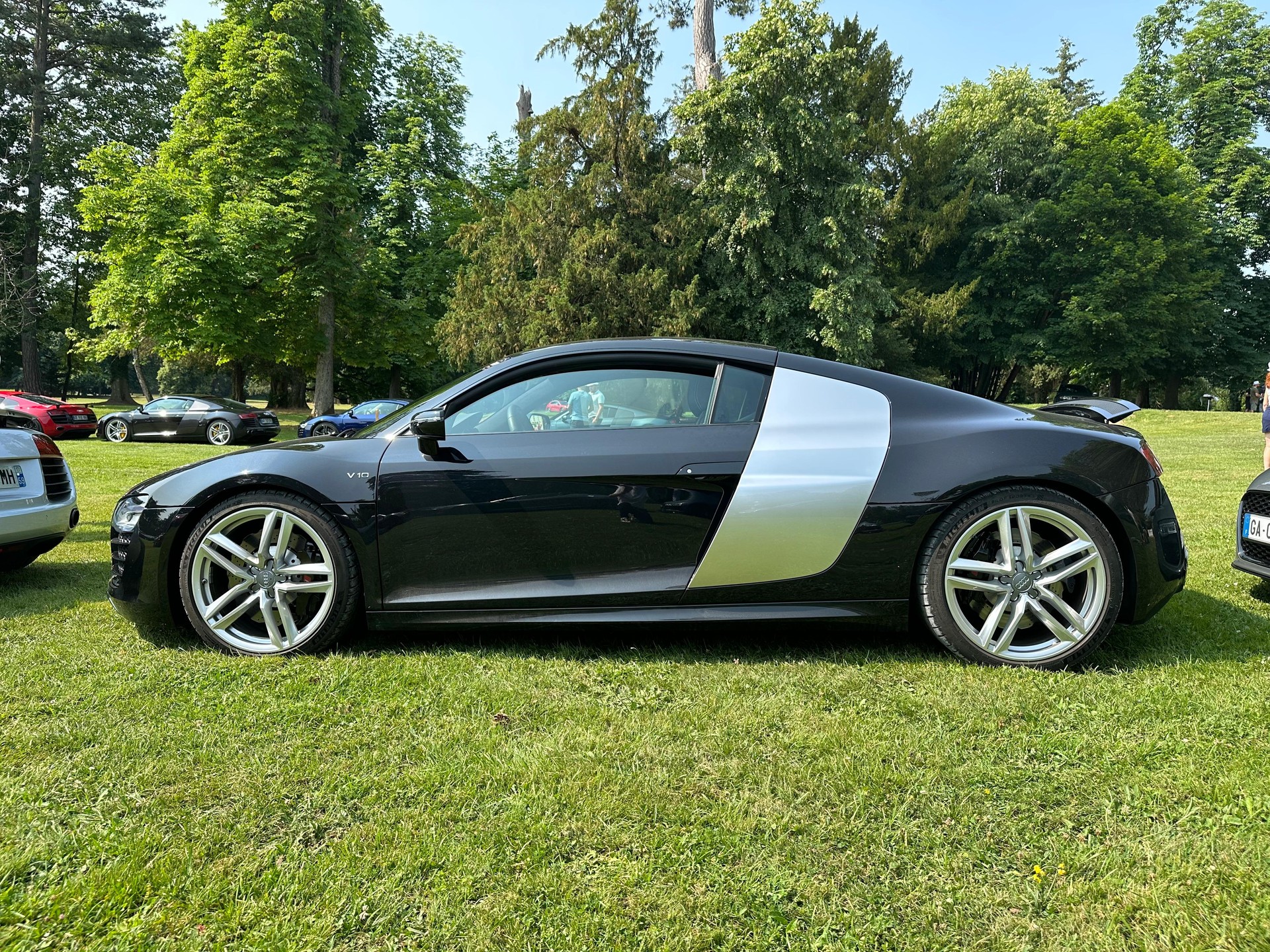 AUDI 5.2 FSI V10 quattro S-Tronic-image-1