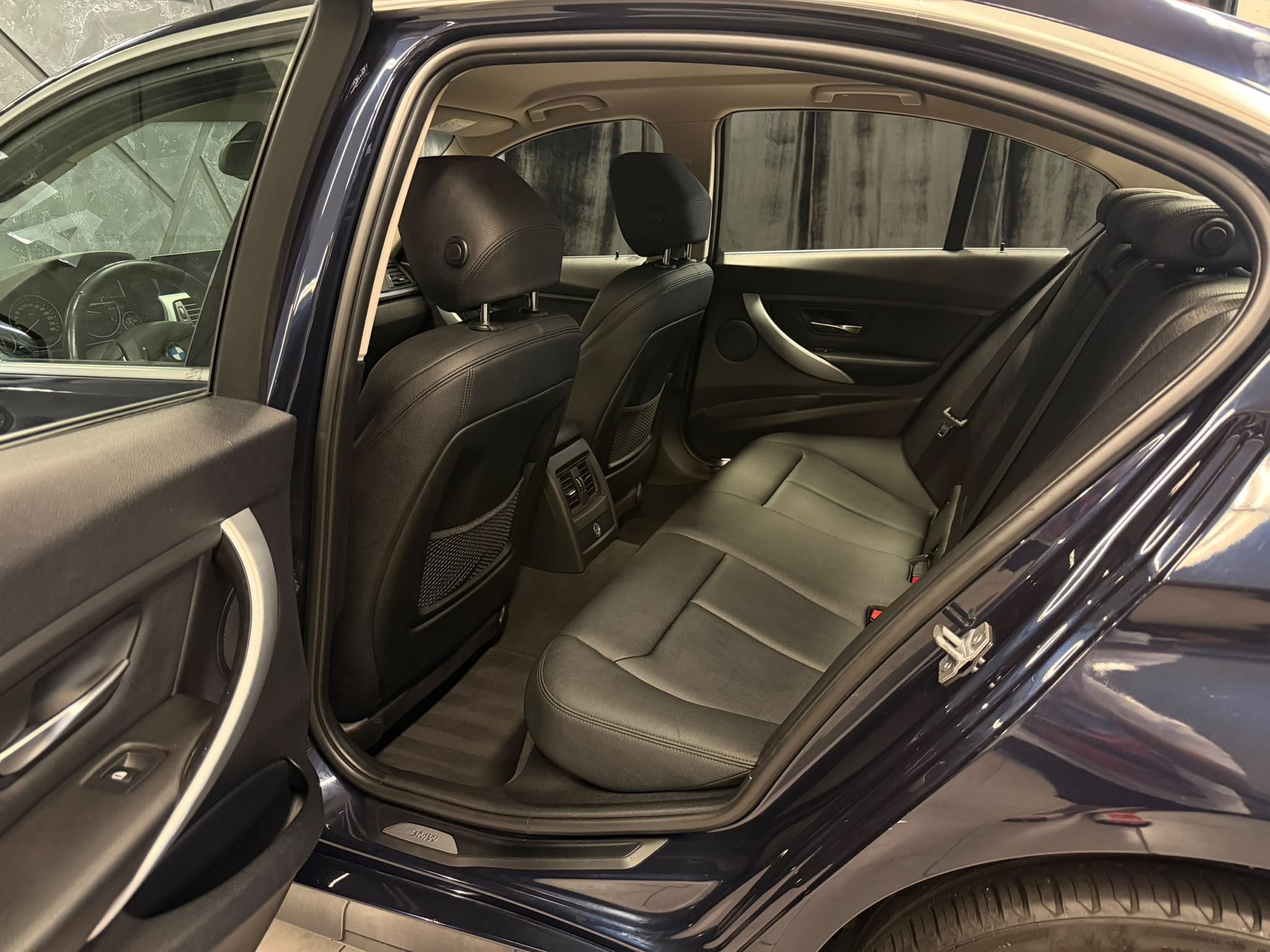 BMW 320d xDrive Modern Line Steptronic-image-11