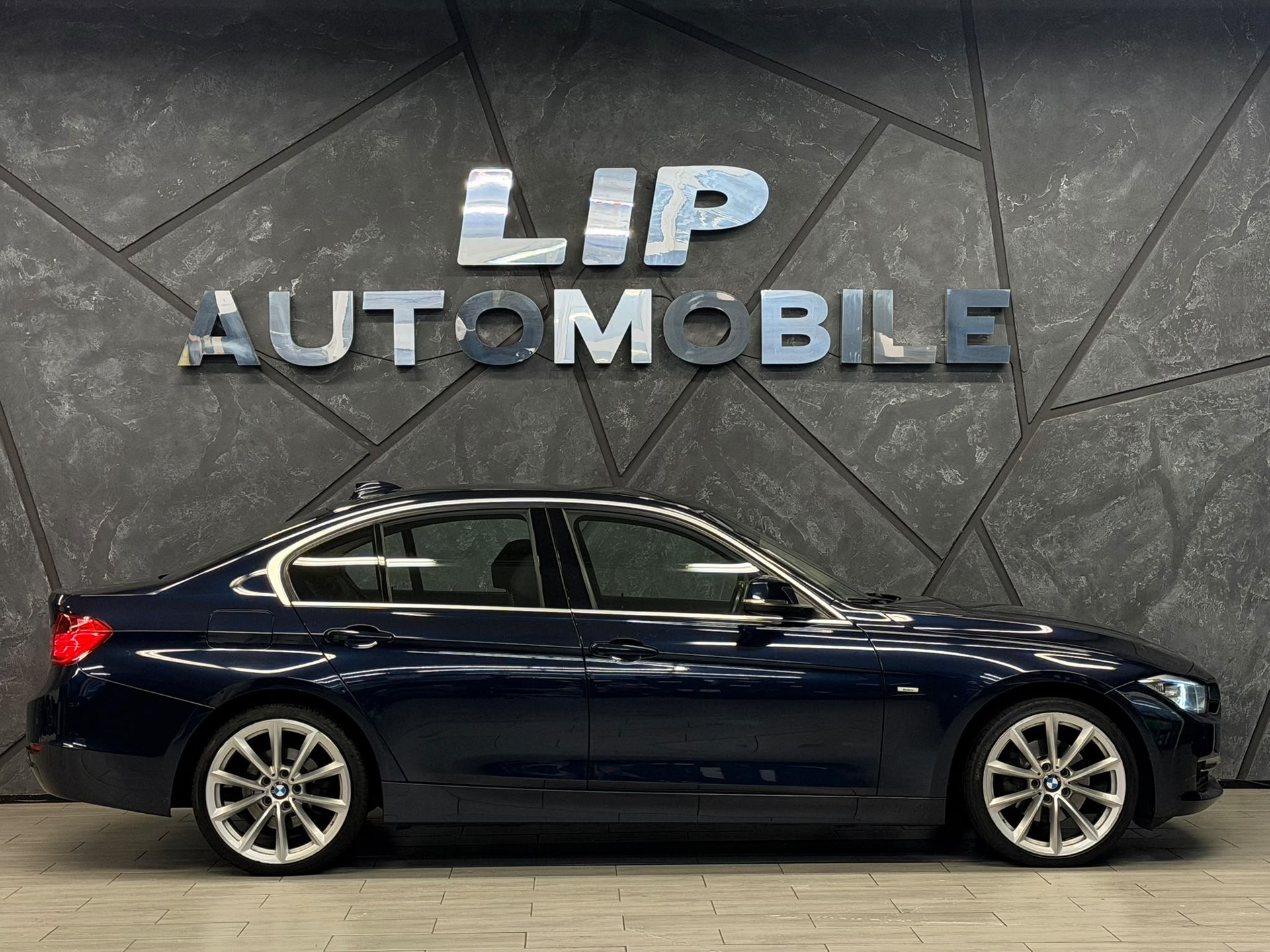 BMW 320d xDrive Modern Line Steptronic-image-3