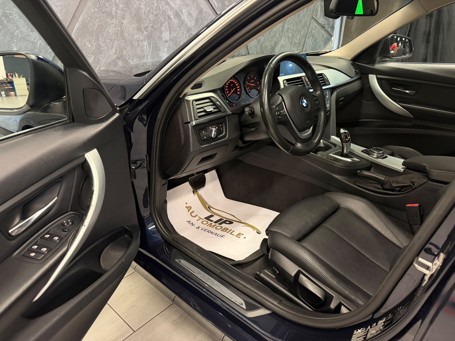 BMW 320d xDrive Modern Line Steptronic-image-12