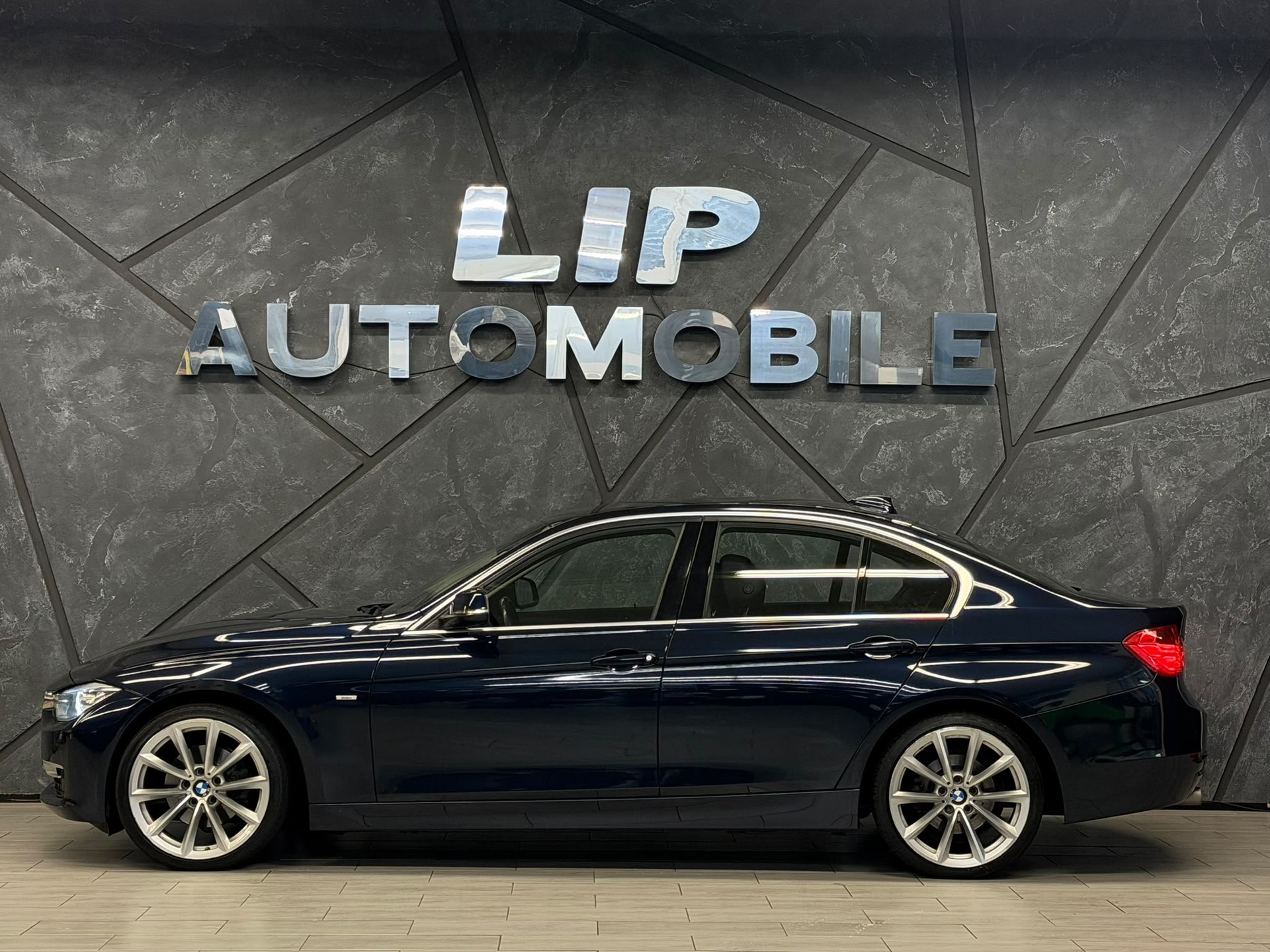 BMW 320d xDrive Modern Line Steptronic-image-4