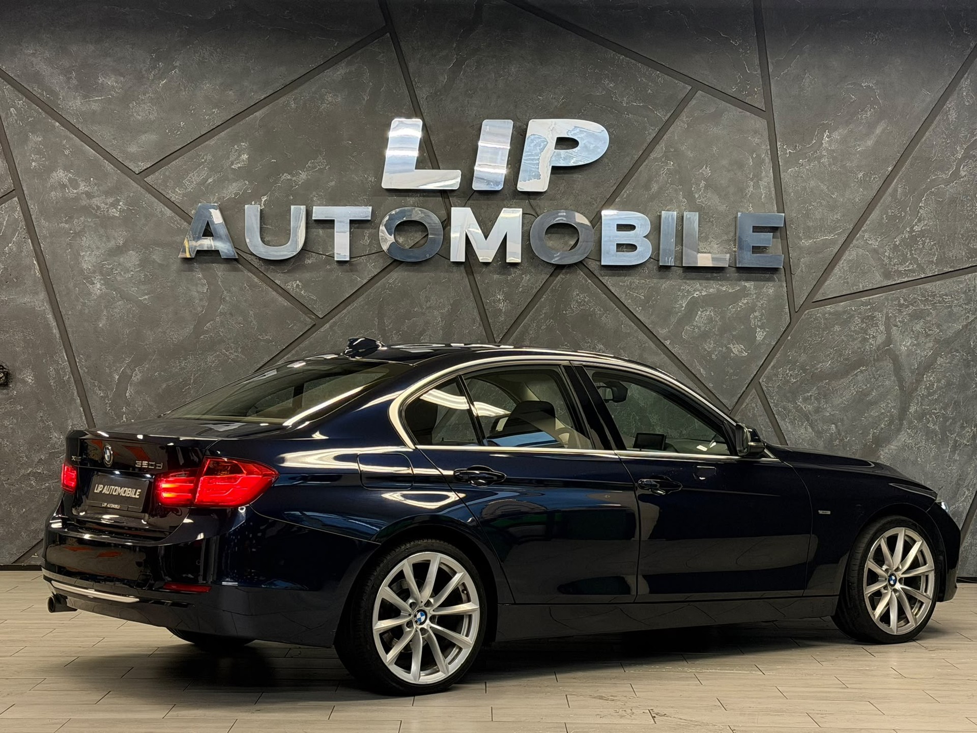 BMW 320d xDrive Modern Line Steptronic-image-5